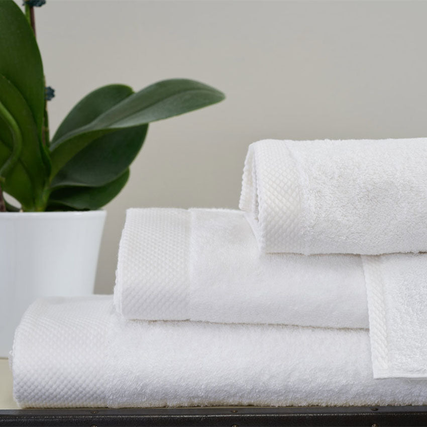 Bellino Premium Single Ply White Bath Towel - Soft, Absorbent & Quick-Drying - Perfect for Spa, Bathroom & Beach Use