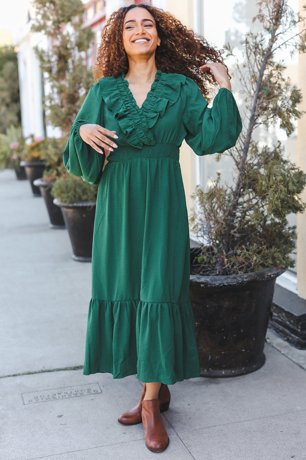 Holiday Green Overlap Ruffle V-Neck Midi Dress for Women - Elegant Party & Cocktail Attire for Christmas, New Year & Special Occasions