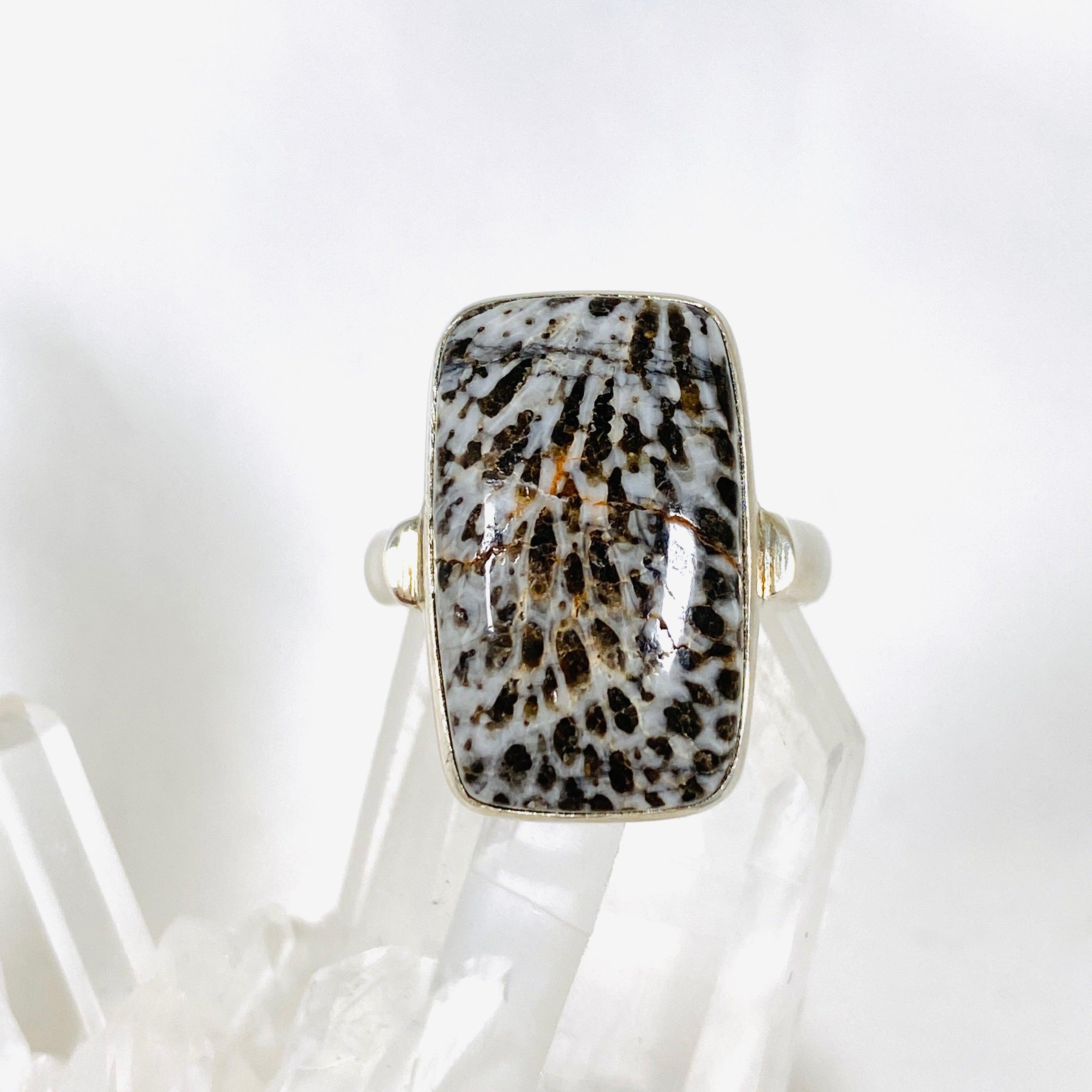 Black Coral Rectangle Ring Size 8 - KRGJ1734 - Elegant Jewelry for Women, Perfect for Weddings, Parties & Special Occasions