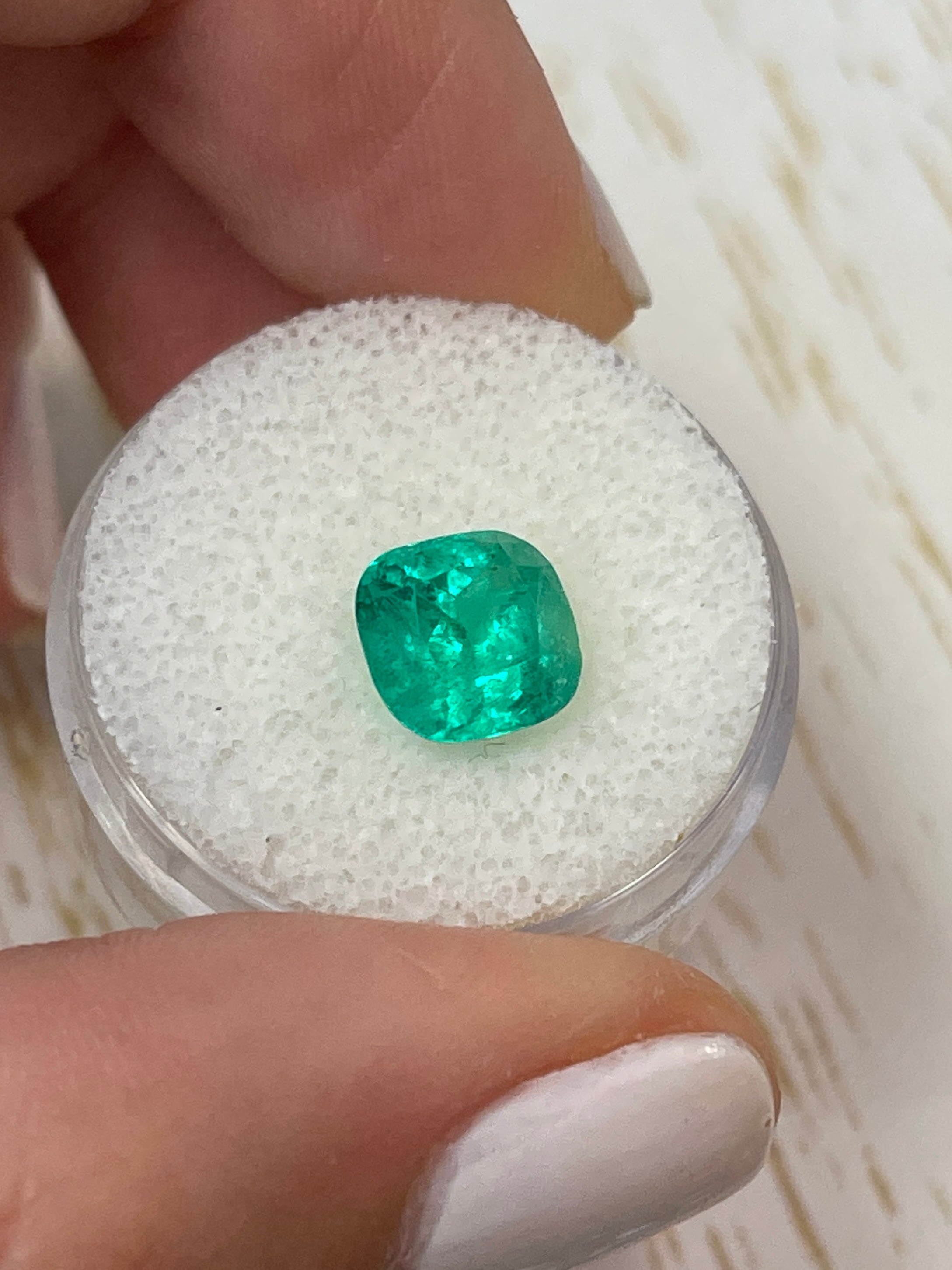 2.63 Carat Natural Colombian Emerald - 8.5x8.5mm Loose Cushion Cut Gemstone for Jewelry Making, Engagement Rings & Luxury Gifts