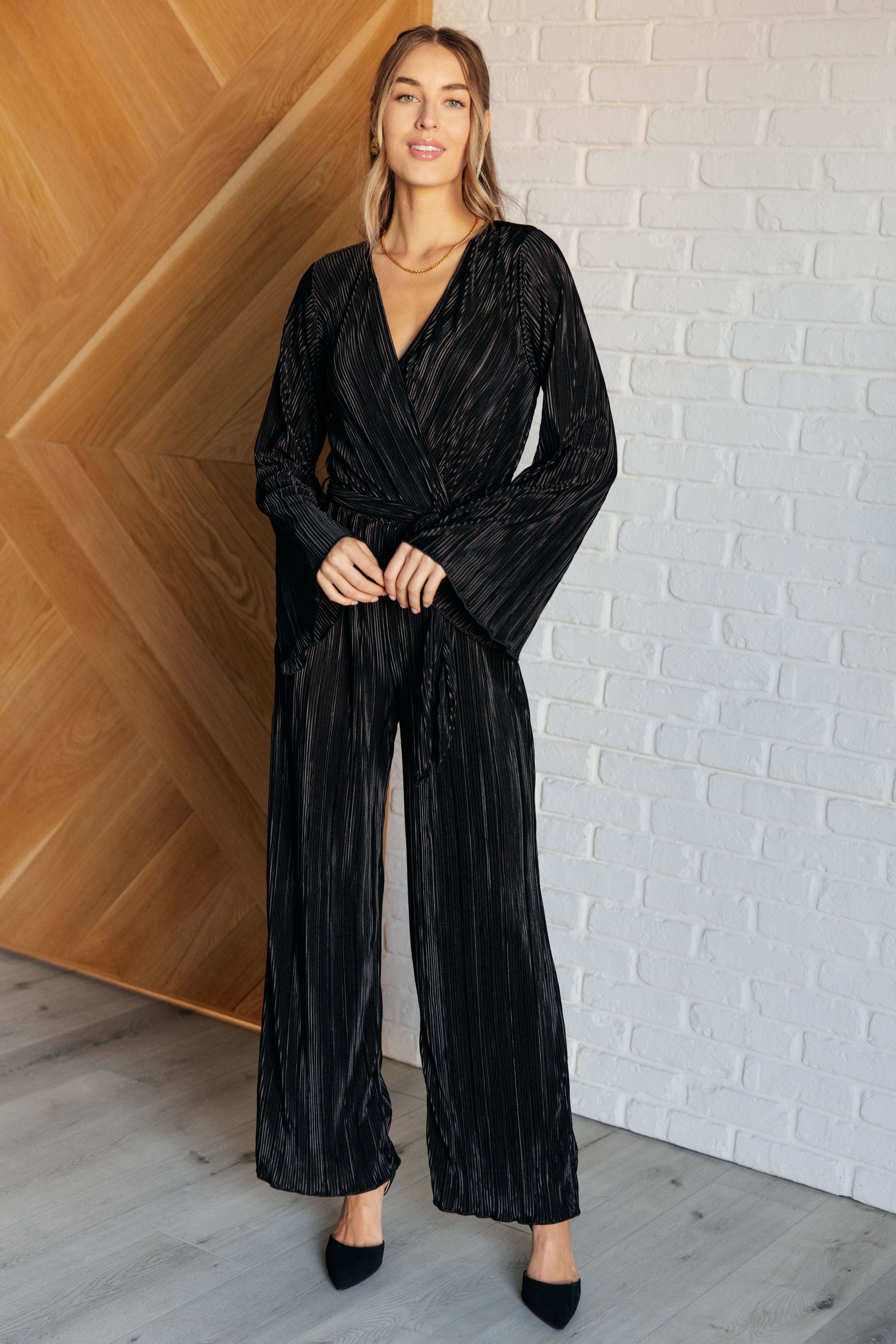Stylish Night Out Plisse Jumpsuit for Women - Trendy Party Outfit & Evening Wear - Perfect for Dates, Cocktail Parties & Special Occasions