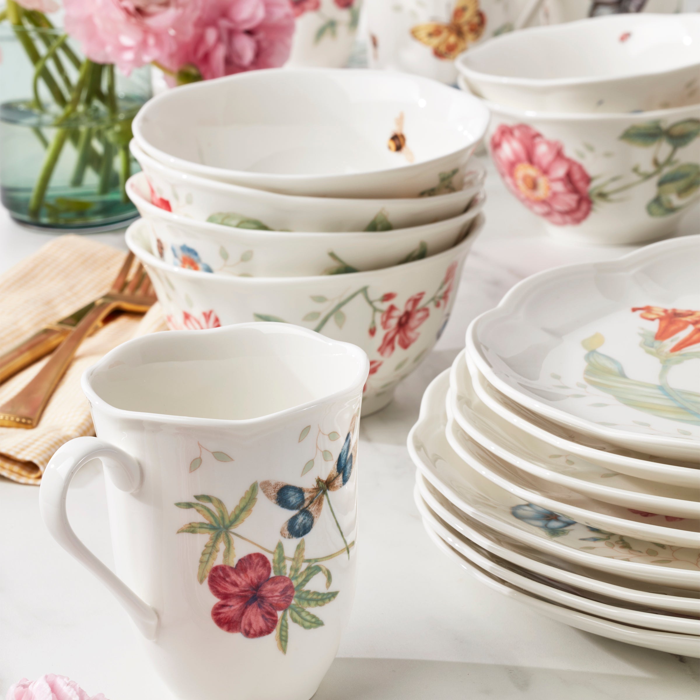 Butterfly Meadow 24-Piece Dinnerware Set - Porcelain Plates, Bowls & Mugs - Elegant Dinner Set for Family Gatherings, Parties & Everyday Use