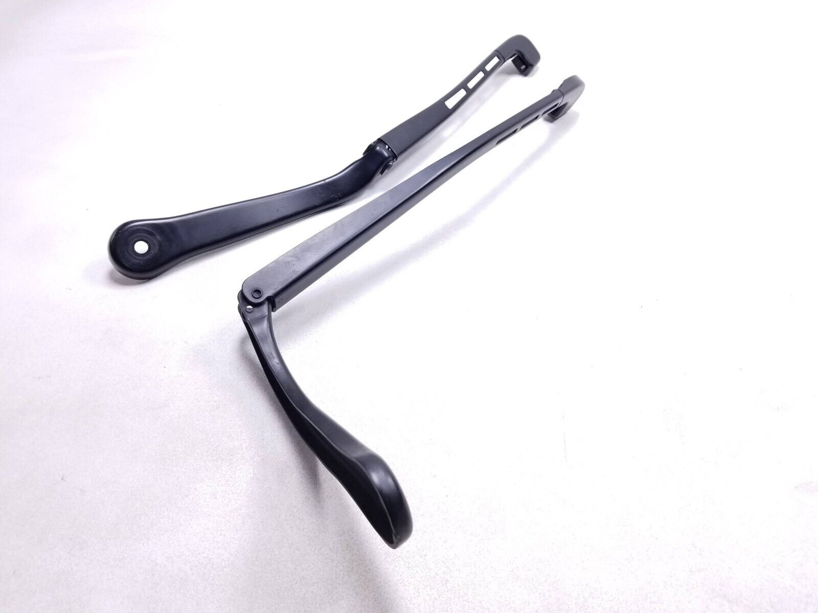 BMW E90 328i 330i 335i Wiper Blade Arms Set - Left & Right Side Replacement Parts (2006-2011) - Perfect for Rainy Weather & Winter Driving