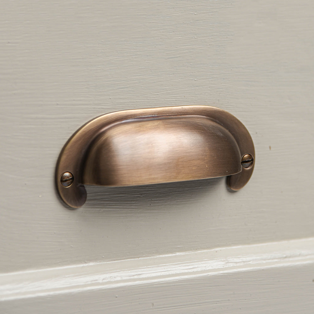Antique Brass Curved Hooded Drawer Pull - Elegant Vintage Cabinet Handle for Kitchen, Bathroom & Furniture (Set of 10) - Perfect for Home Renovation & DIY Projects