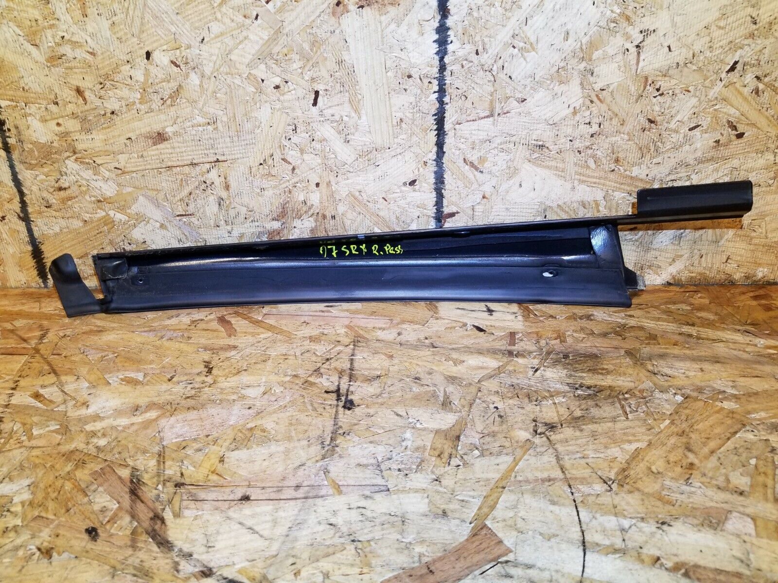 2005-2009 Cadillac SRX Right Rear Passenger Side Door B Pillar Trim Panel - OEM Replacement Part for Interior Car Door Repair & Customization