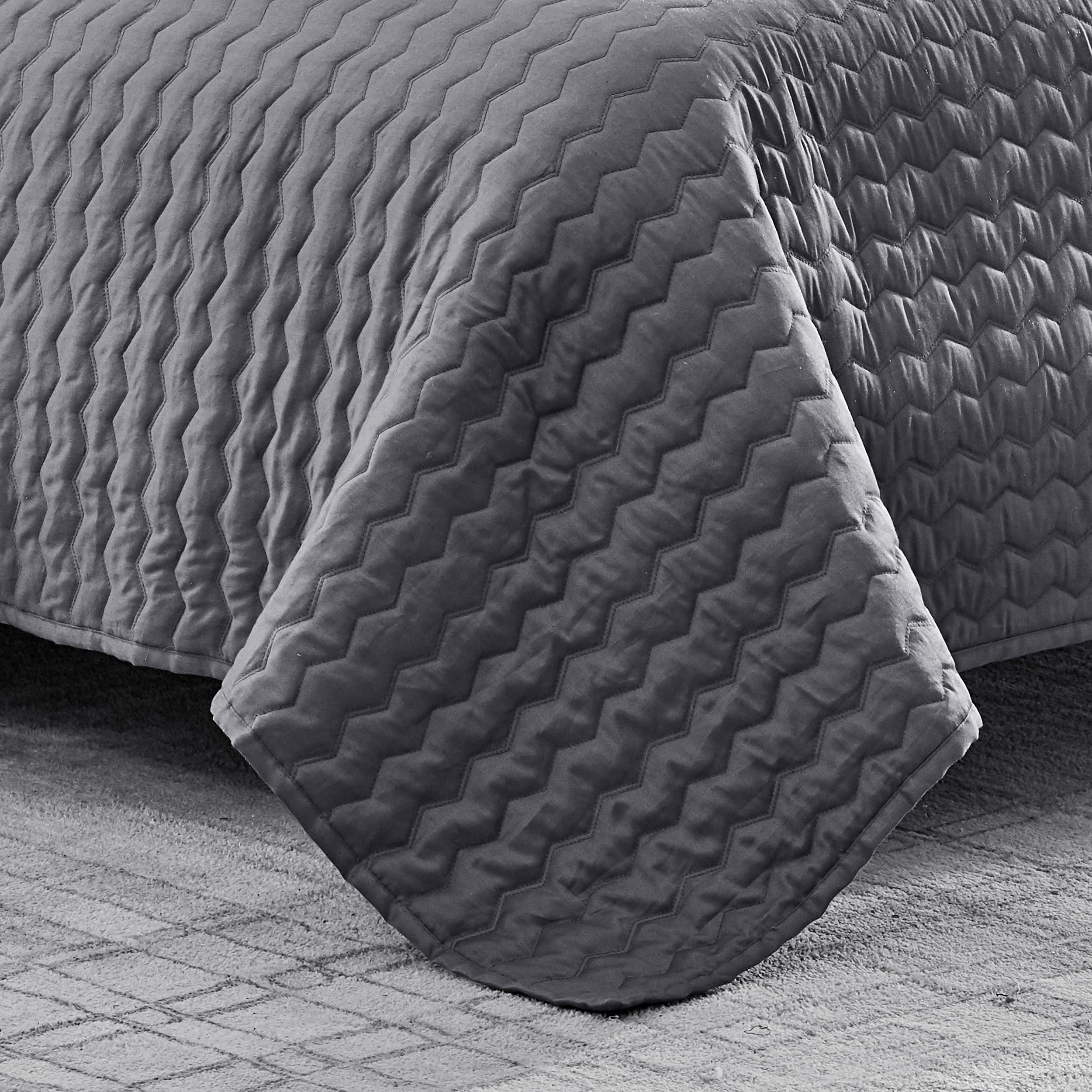 Vera Wang Queen Quilt Set - Luxury 100% Cotton Bedding Set with Matching Shams, Modern Herringbone Charcoal Grey Comforter for Master Bedroom & Guest Room Decor