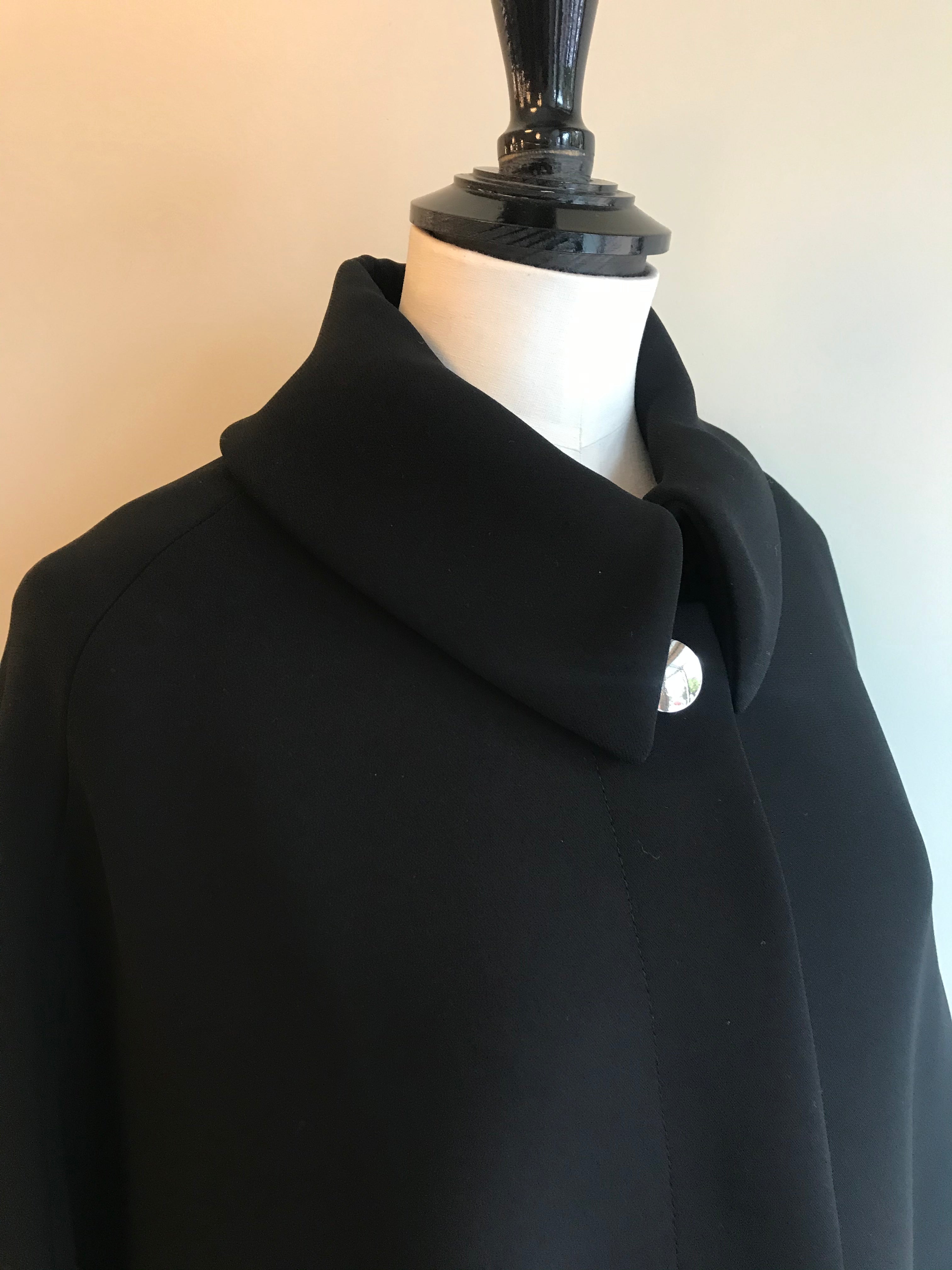 Stylish Women's Opera Coat - Elegant Long Wool Overcoat for Evening Events, Theater & Formal Occasions