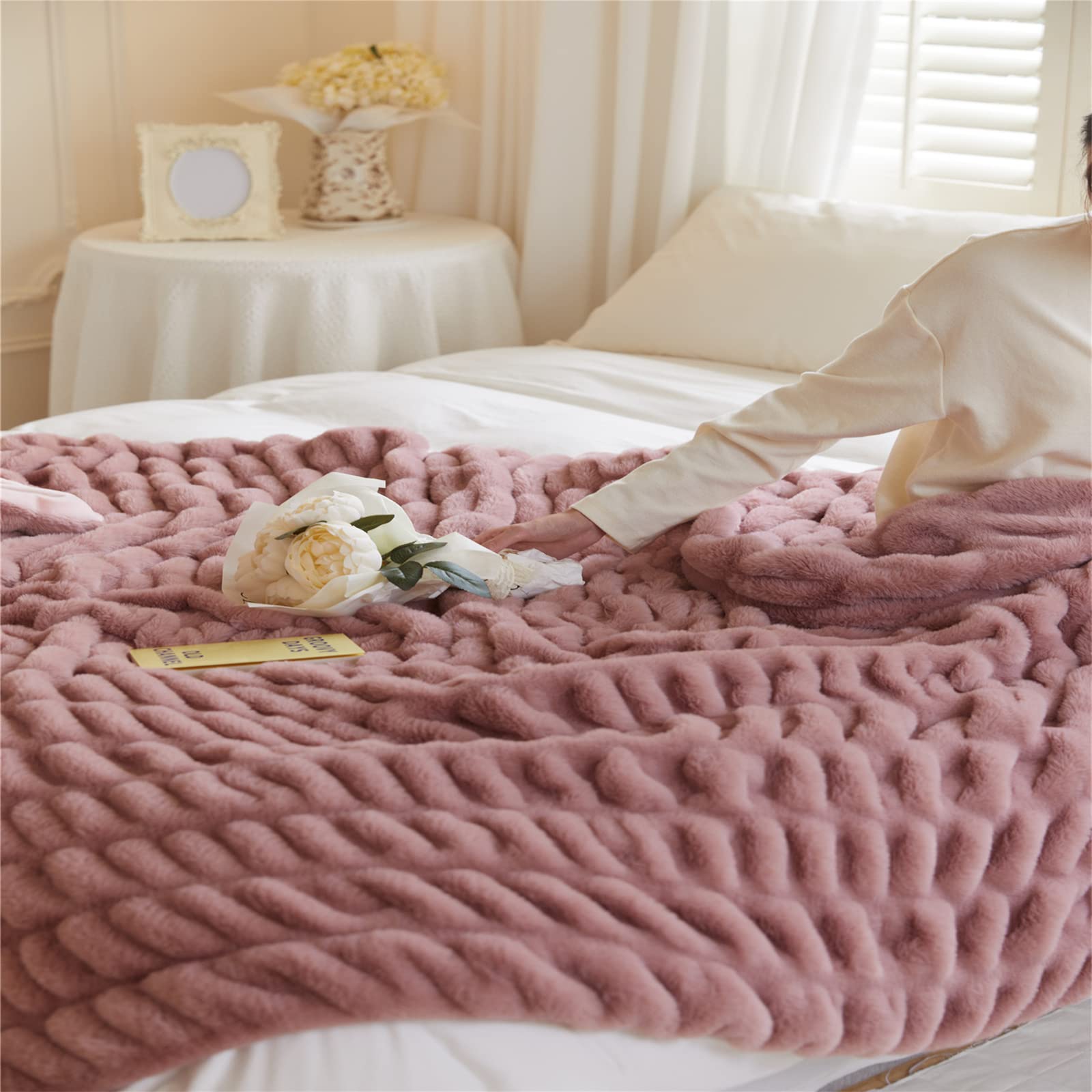 Luxury Super Soft Faux Fur Throw Blanket - 59