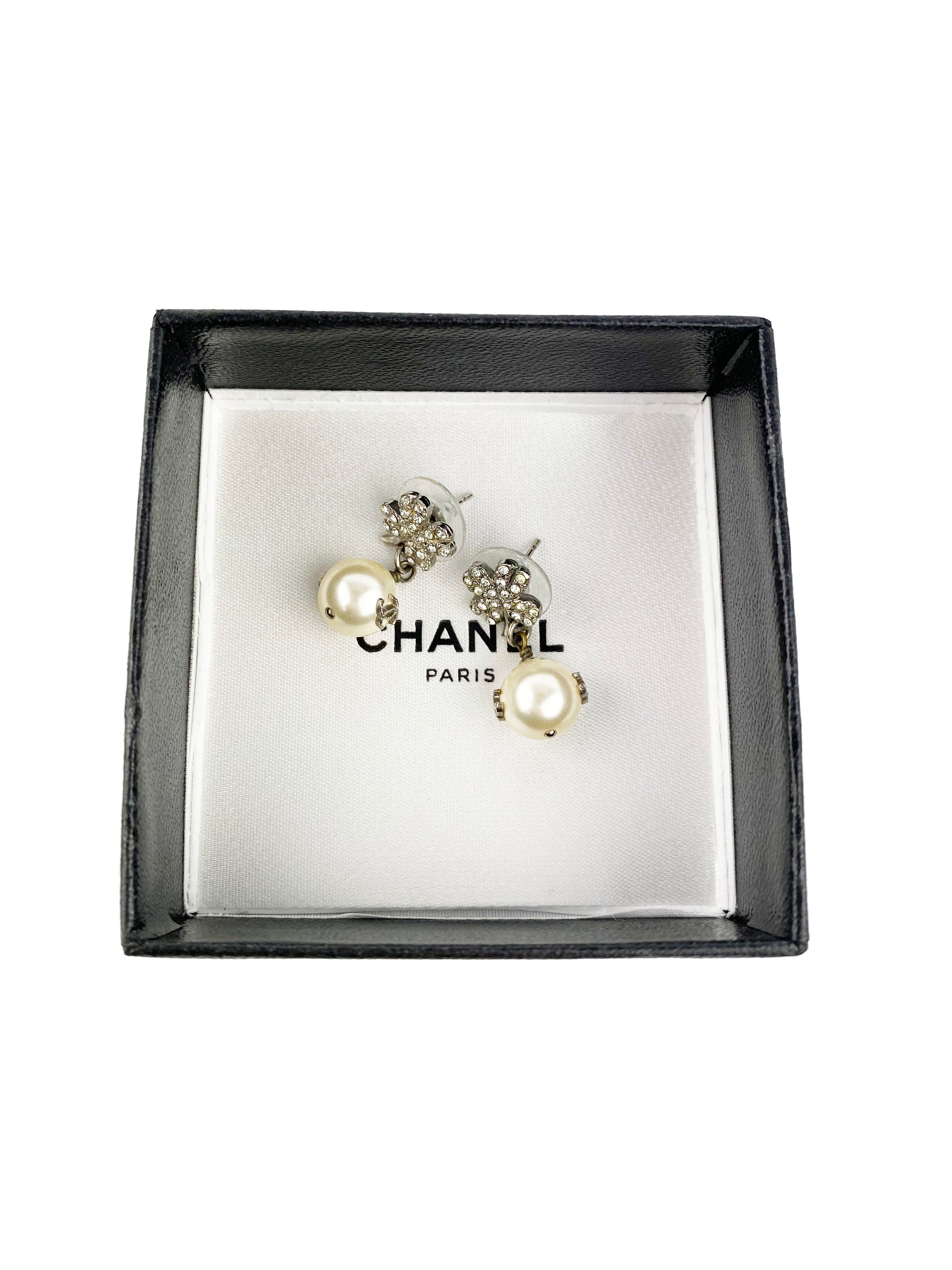 Chanel Boucles Pearl Drop Earrings - Luxury Fashion Jewelry for Women, Elegant Pearl Dangle Earrings for Parties, Weddings & Special Occasions