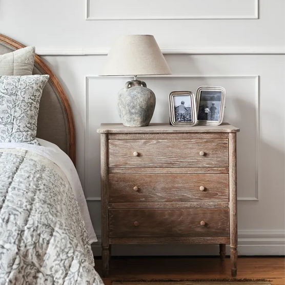 London Chest Bedside Drawers - Vintage Wooden Nightstand with 3 Drawers for Bedroom Storage | Perfect for Small Spaces, Guest Rooms & Apartment Living