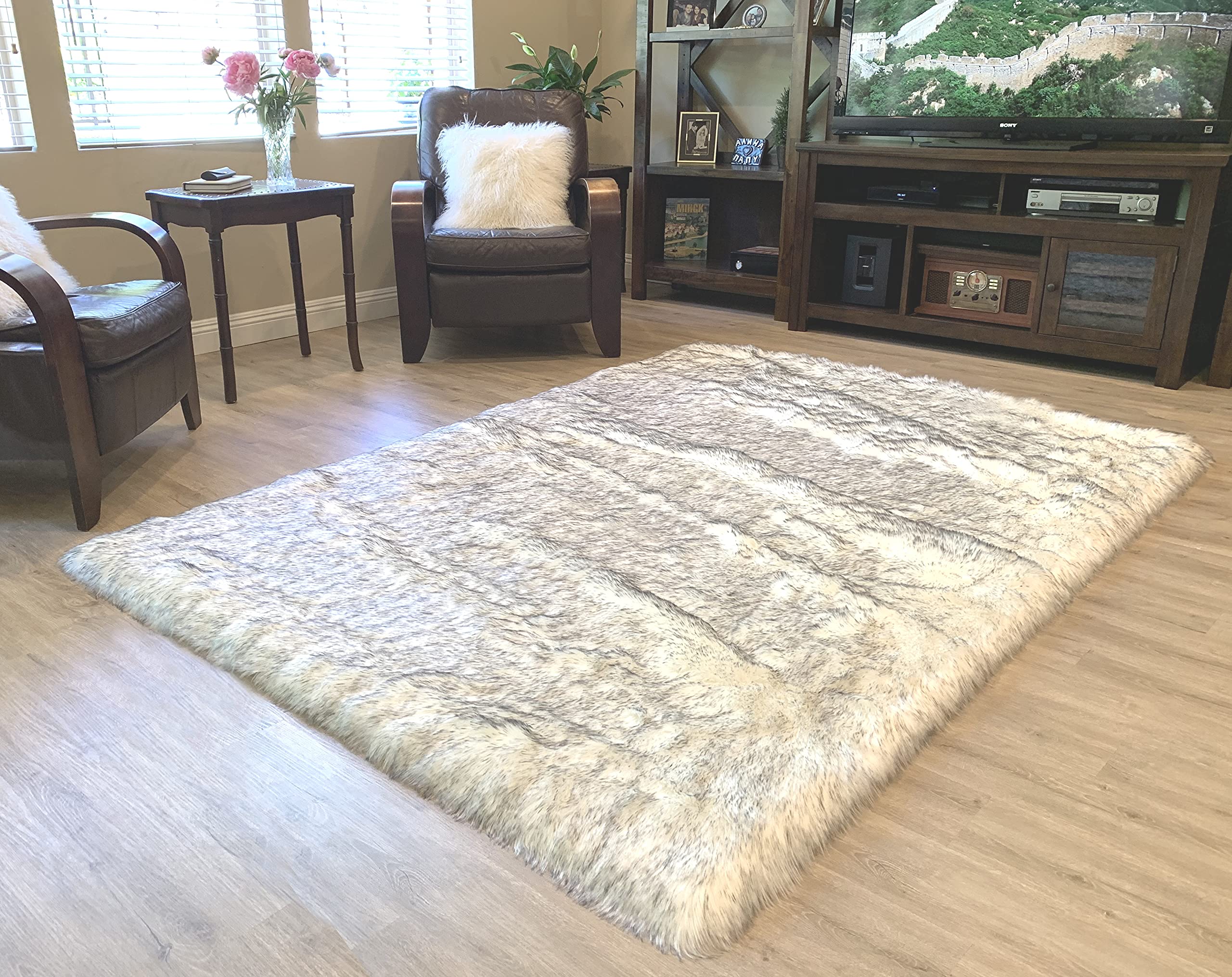 LAMBZY Faux Sheepskin Rug 8' - Ultra Soft Hypoallergenic Shaggy Carpet for Living Room, Bedroom, Nursery - White with Black Tips - Perfect for Cozy Home Decor, Kids Play Area & Sofa Accent