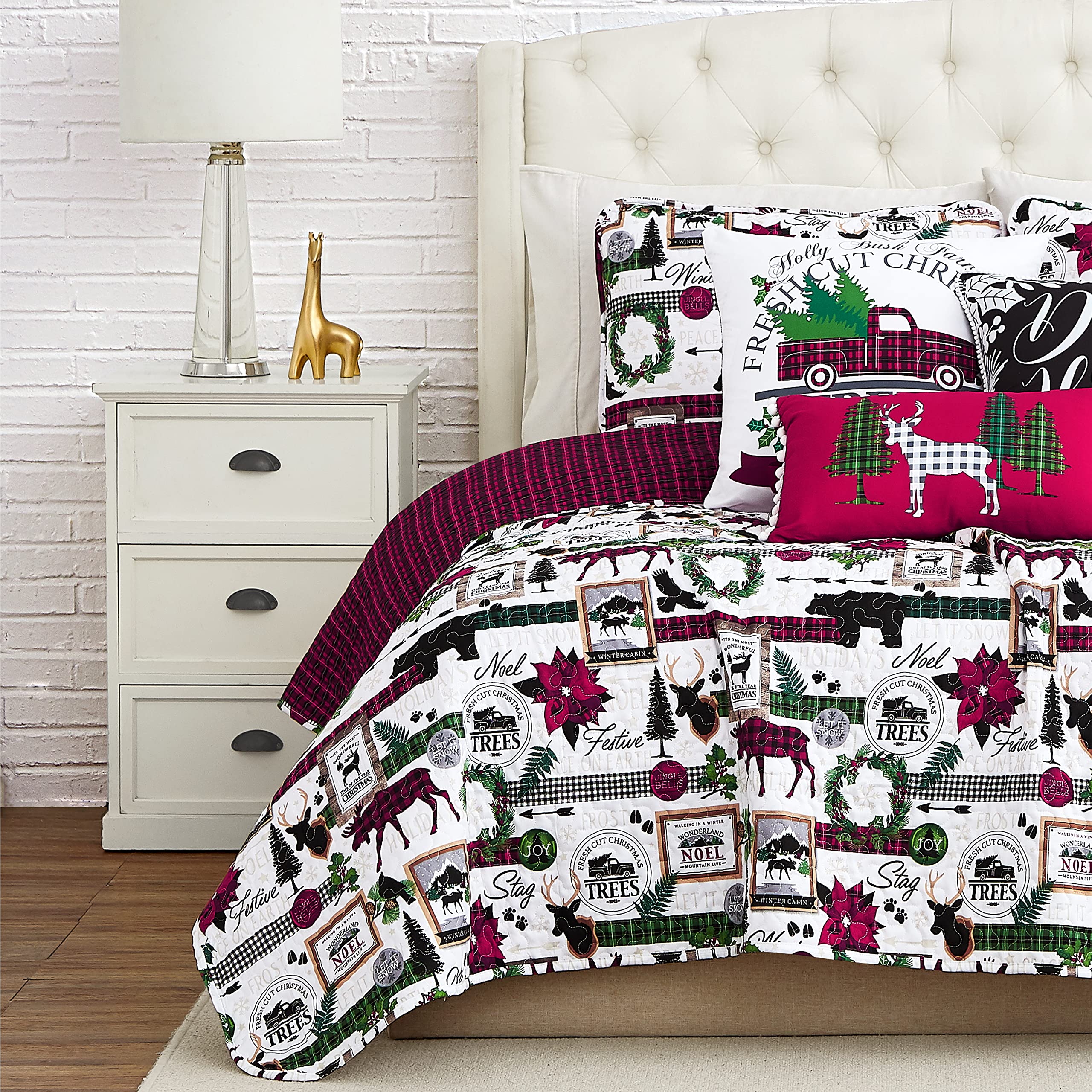 Southshore Fine Living Merry Town Christmas Quilt Set - Twin Size 5-Piece Holiday Bedding with Shams & Decorative Throw Pillow | Reversible Red Plaid & Rustic Cabin Print Design | Perfect for Cozy Winter Nights & Festive Home Decor