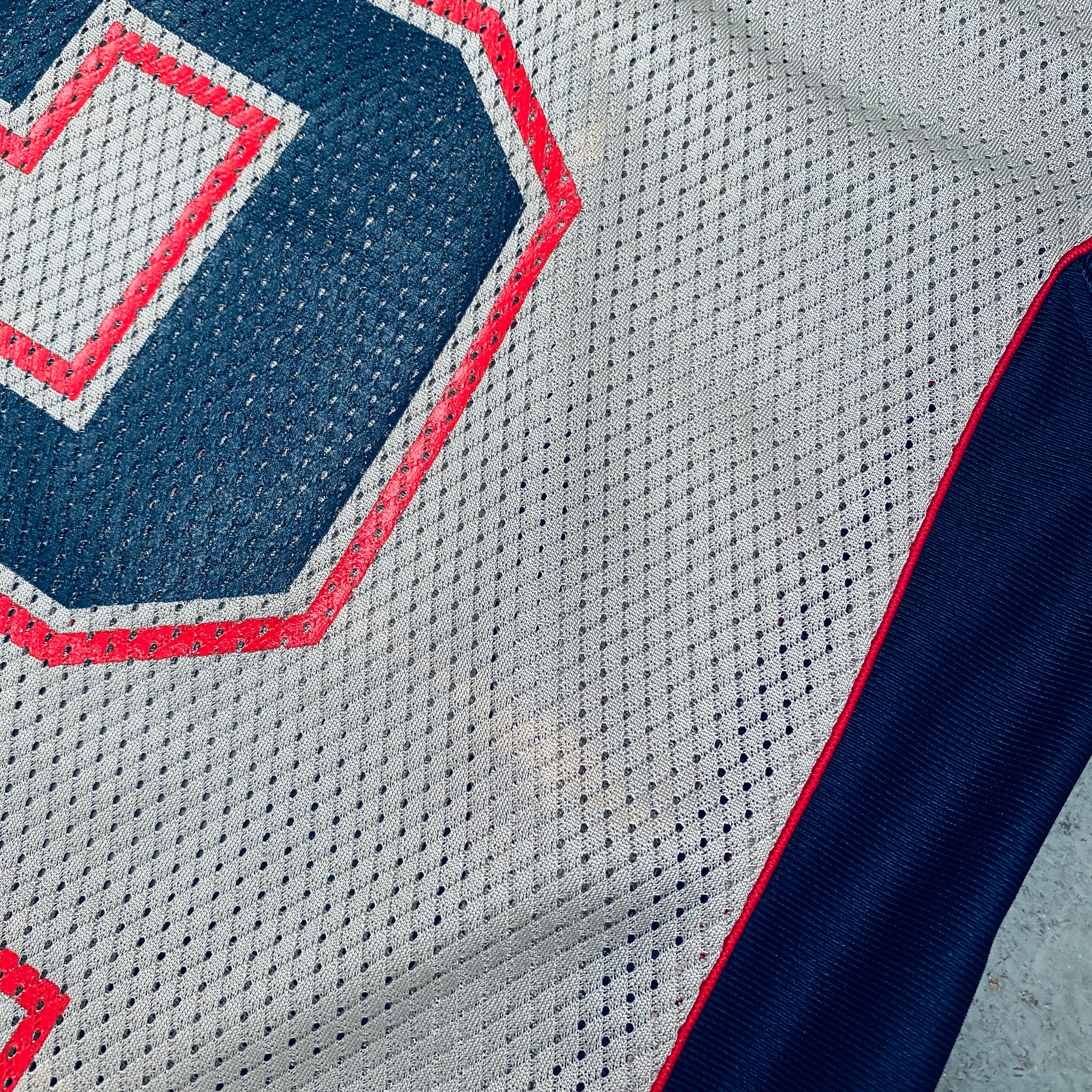 Authentic Tom Brady 2003/04 New England Patriots Silver Replica Jersey (Size M) - Perfect for NFL Games, Fan Collections & Sports Memorabilia Displays