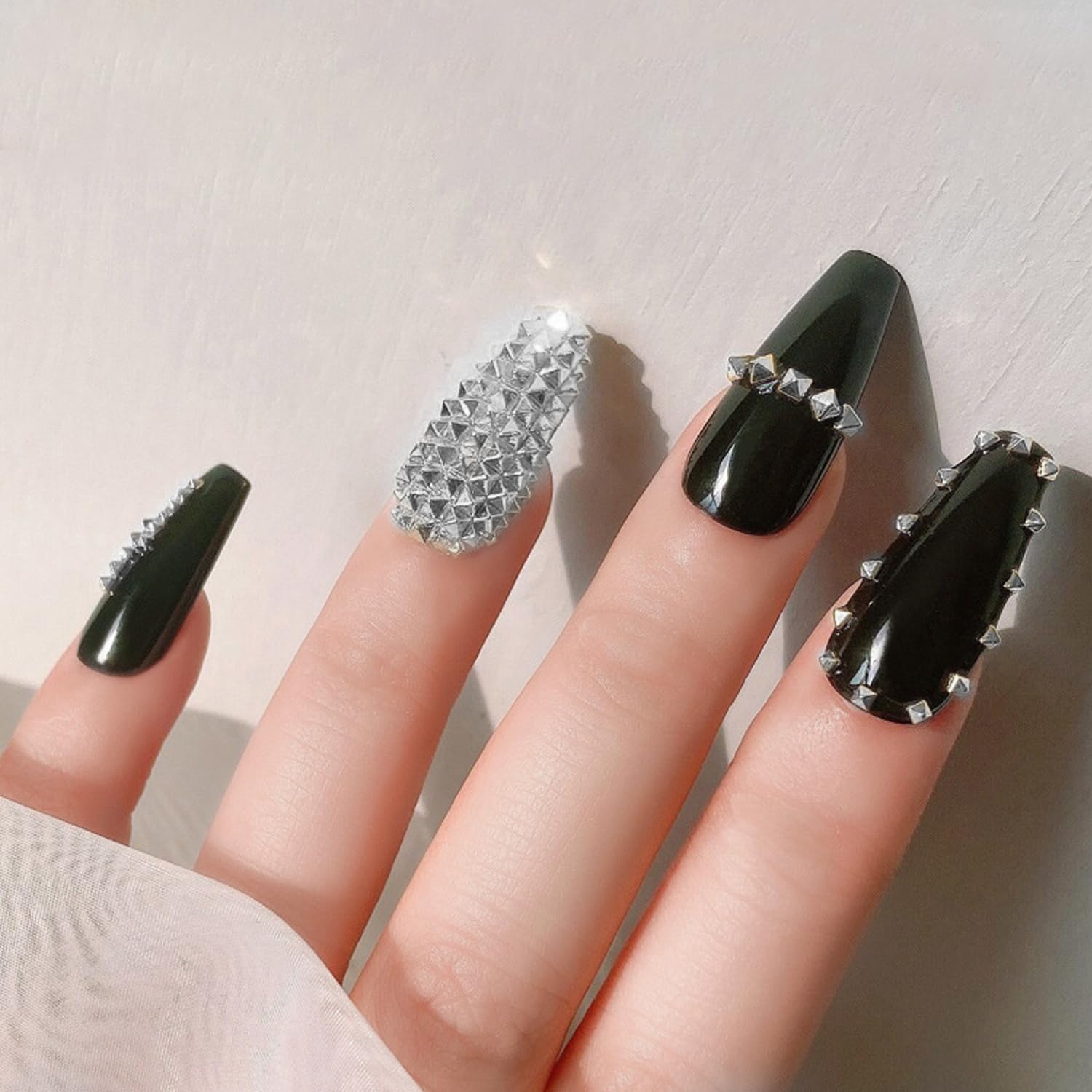 Silver Square Spire Nail Charms - 600pcs Alloy Rivets for Acrylic Nails - Punk Style Nail Art for Women (3 Sizes) - Perfect for DIY & Salon Use