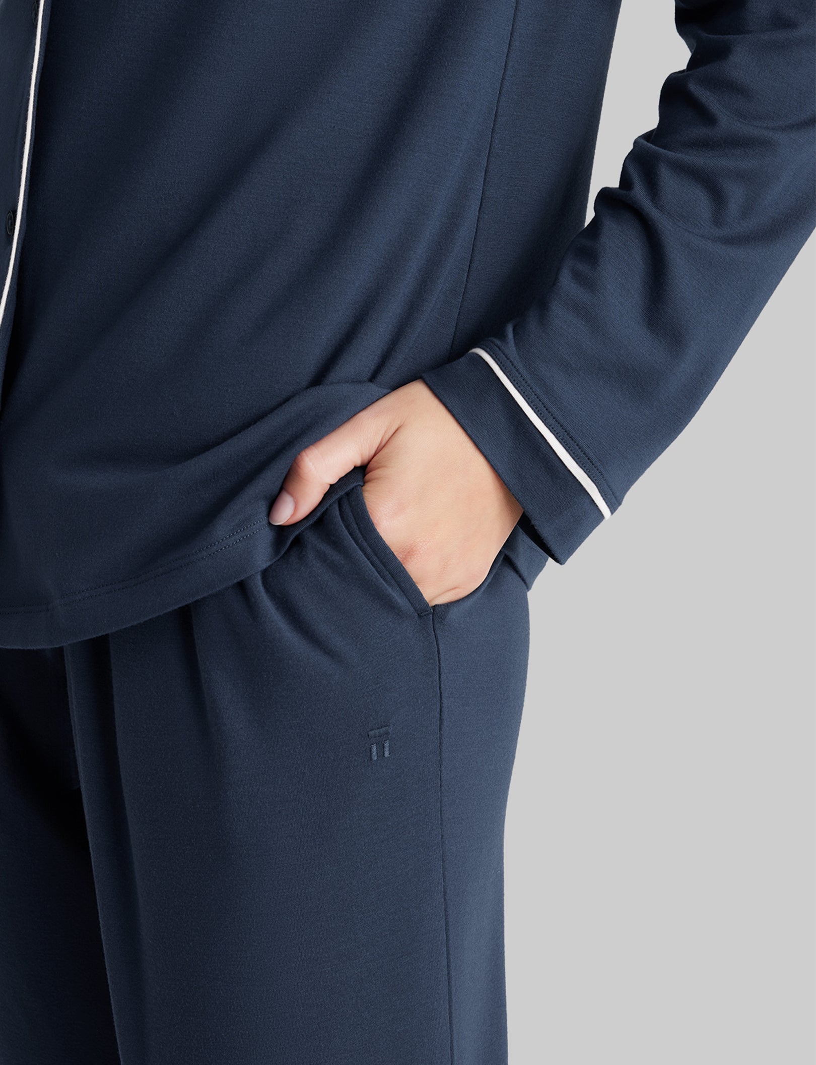 Cozy Women's Long Sleeve Pajama Set - Soft Sleepwear Top & Pants for Relaxing at Home or Lounging