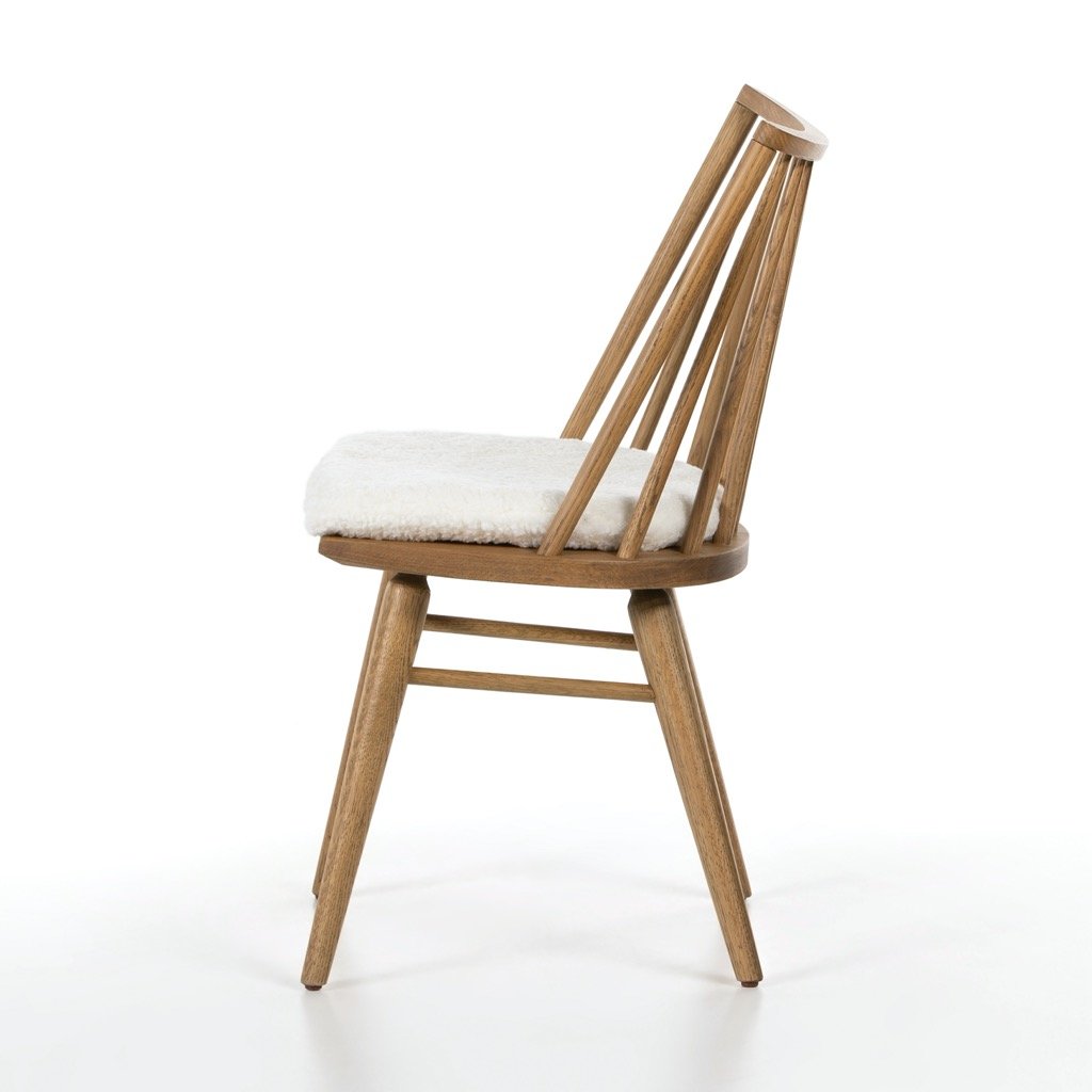 Lewis Windsor Chair in Sandy Oak - Solid Wood Dining Chair for Kitchen, Dining Room & Office - Classic Farmhouse Style Seating
