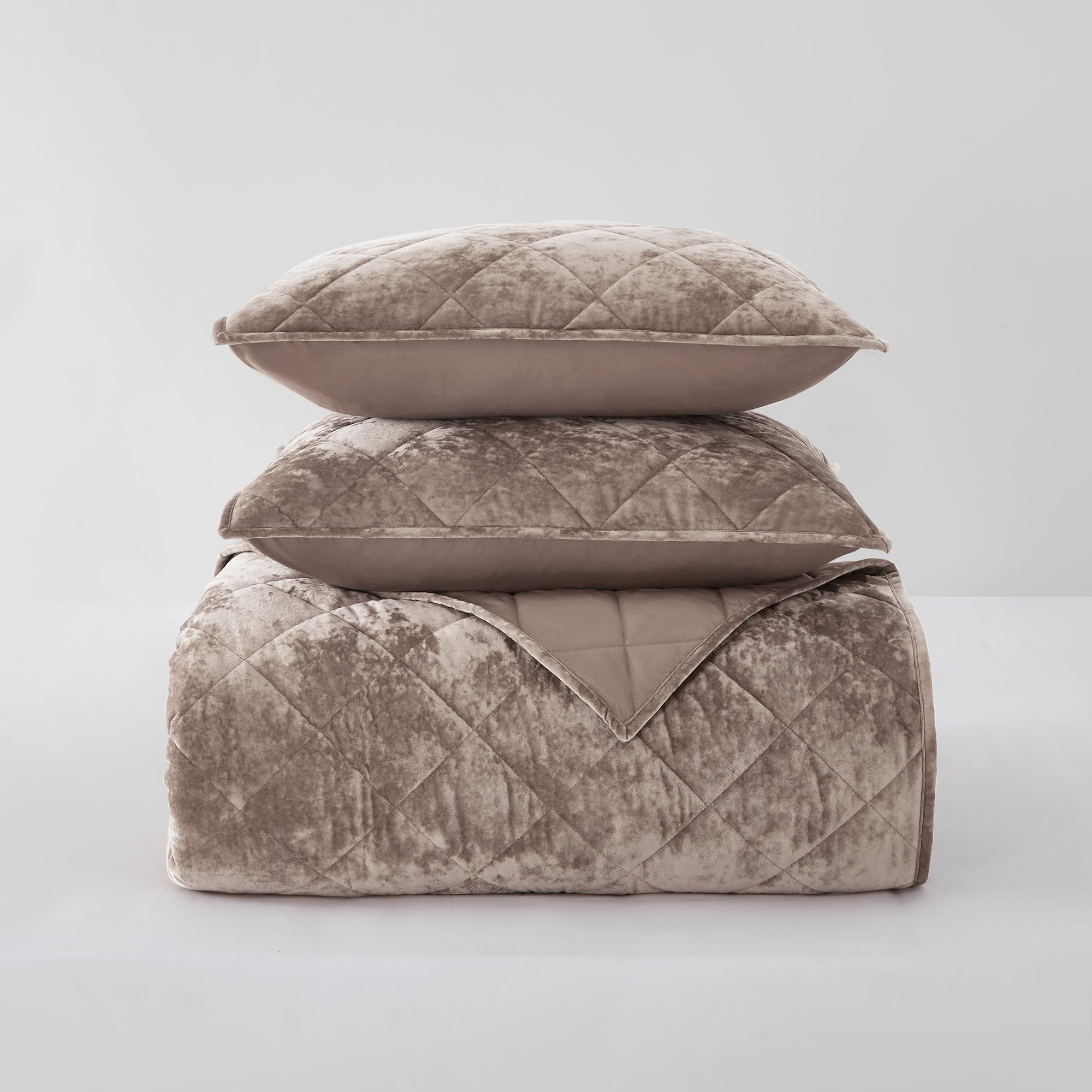 Luxury Velvet Quilt Set King Size - Ultra Soft Lightweight Summer Velvet Comforter Bedding Set with 2 Shams, Diamond Pattern Oversized Bedspread Coverlet for All Seasons (Light Brown, King) - Perfect for Master Bedroom, Guest Room & Cozy Home Decor