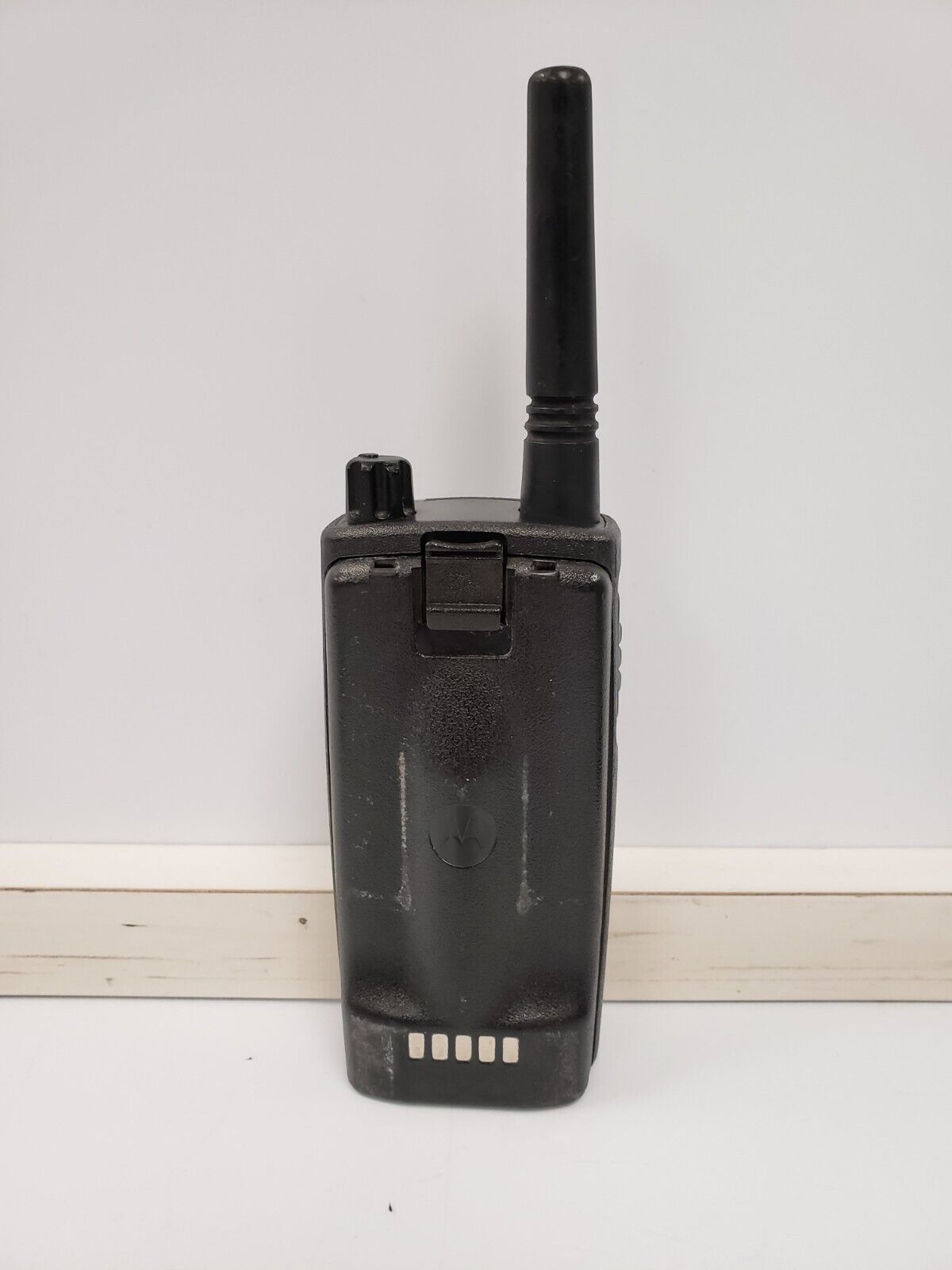 Motorola RMU2043 Two-Way Radio - Long Range Walkie Talkie for Business & Outdoor Adventures - Perfect for Construction, Security & Hiking