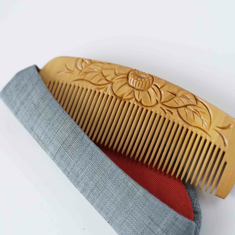 Handmade Japanese Tsuge (Boxwood) Comb with Hand-Woven Linen Case - Traditional Kyoto Hair Accessory for Women & Men | Perfect for Daily Styling, Gift Giving & Japanese Culture Enthusiasts