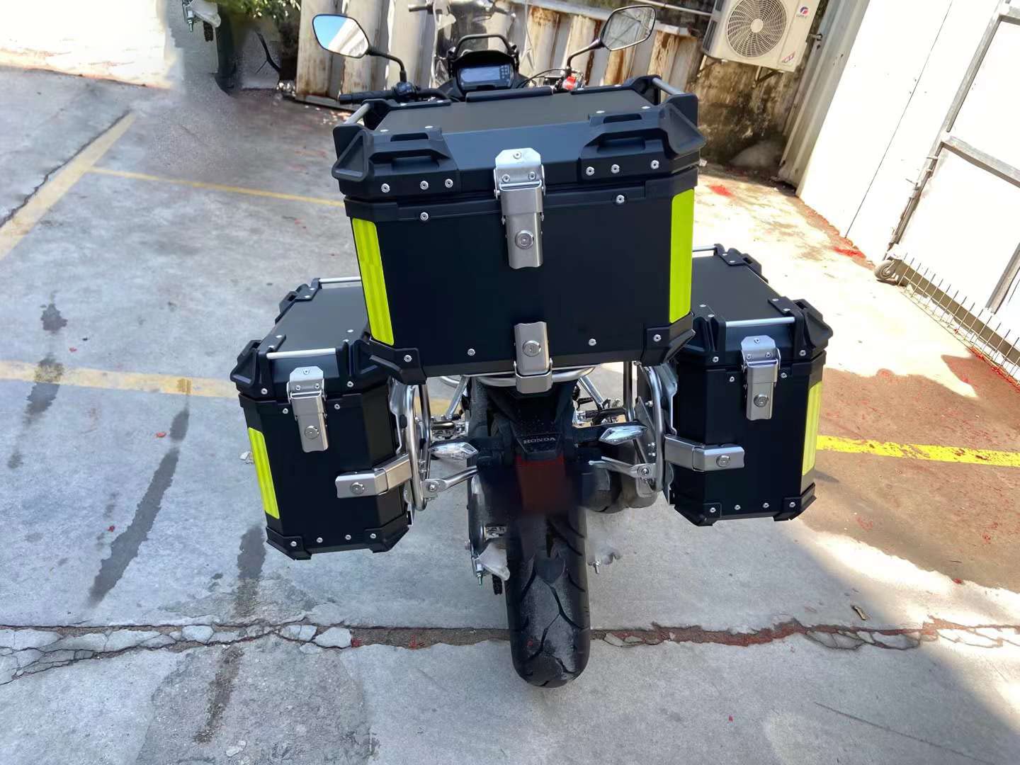 Universal Motorcycle Top Case - 65L Aluminum Luggage Box for Scooters & Bikes | Outdoor Travel Storage