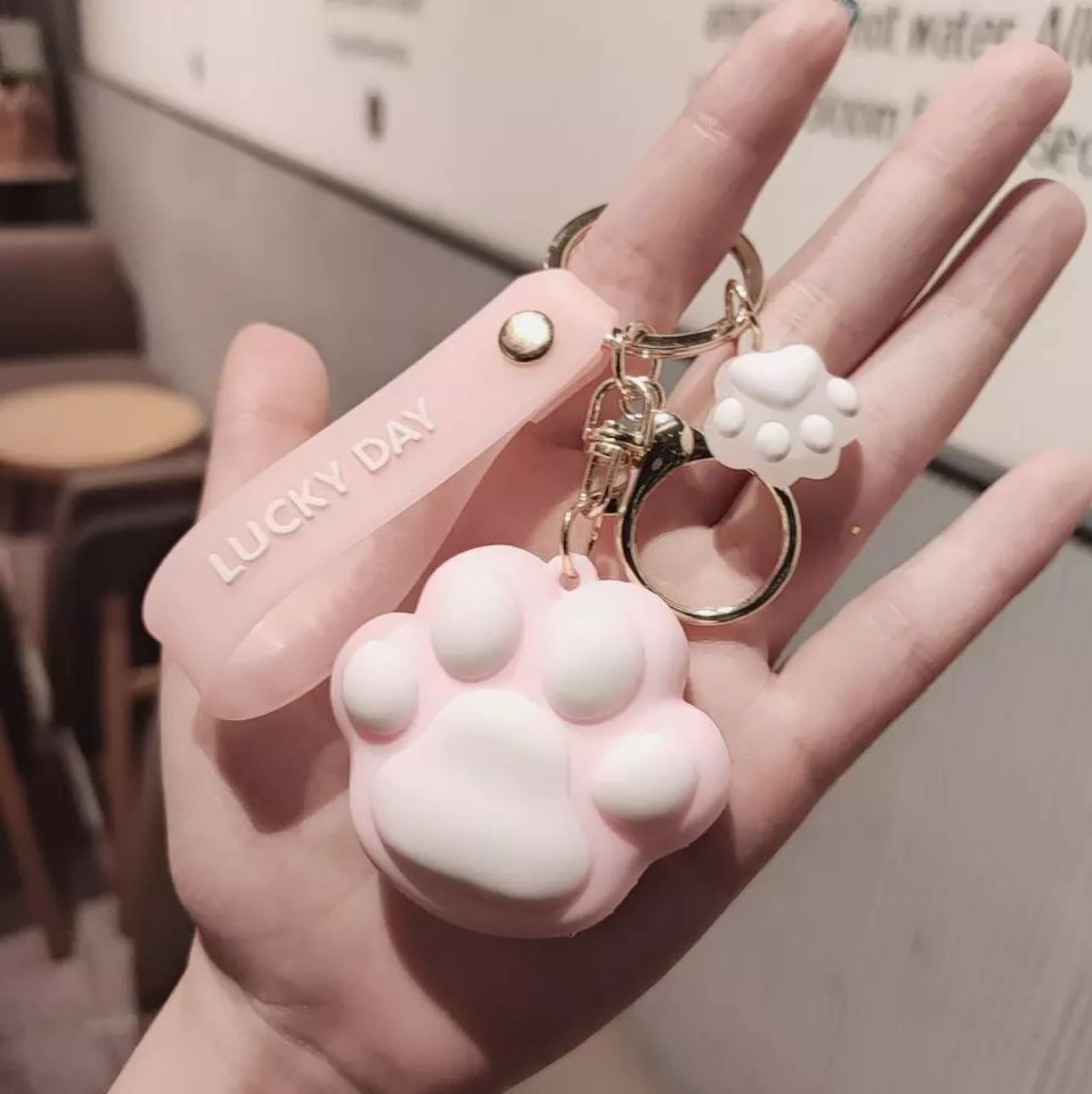 Cute Cat Paw Keychain - Kawaii Cartoon Cat Keyring, PVC Eco-Friendly Anime Cat Paw Keychain for Car, Purse & Backpack - Perfect Gift for Cat Lovers & Anime Fans