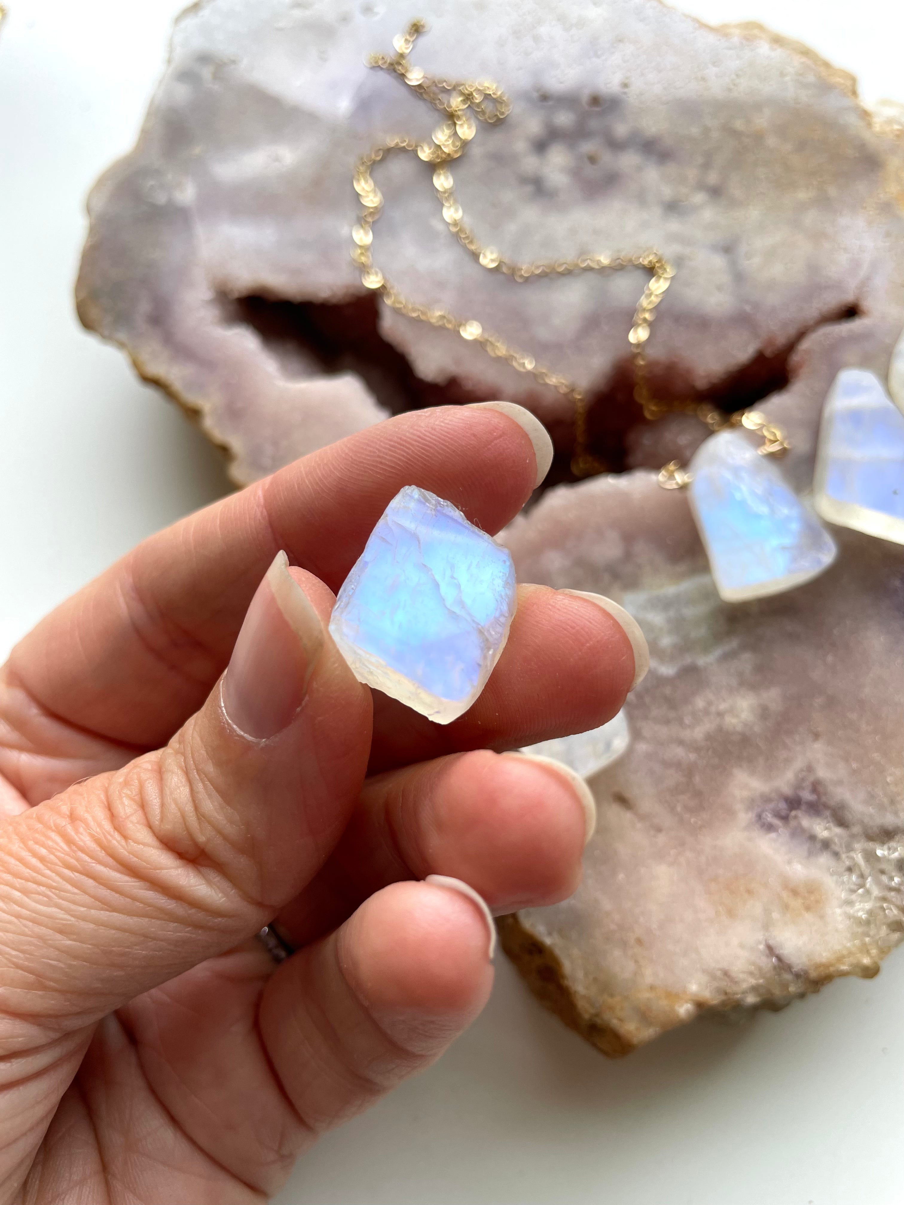 Natural Rainbow Moonstone Crystal Necklace - Healing Stone Jewelry for Women, Spiritual Protection & Positive Energy - Perfect for Meditation, Yoga & Everyday Wear