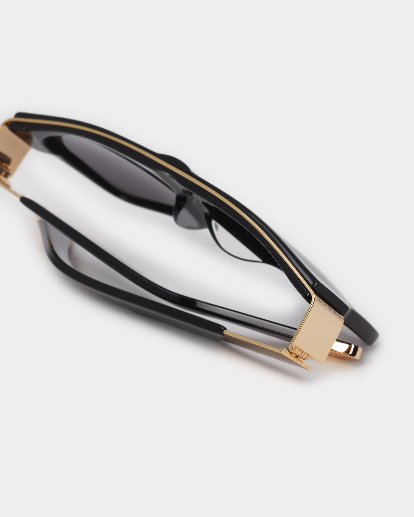 22 Black/Gold Polarized Sunglasses for Men & Women - UV Protection, Fashionable & Lightweight - Perfect for Driving, Beach & Outdoor Activities