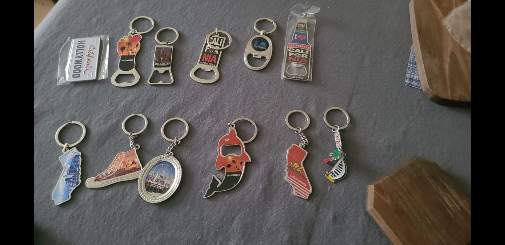 CLGIFT Set of 12 Los Angeles Souvenir Keychains - I Heart LA & I Love Los Angeles Key Rings - Perfect for Travel Gifts, Souvenirs & City Pride Accessories
