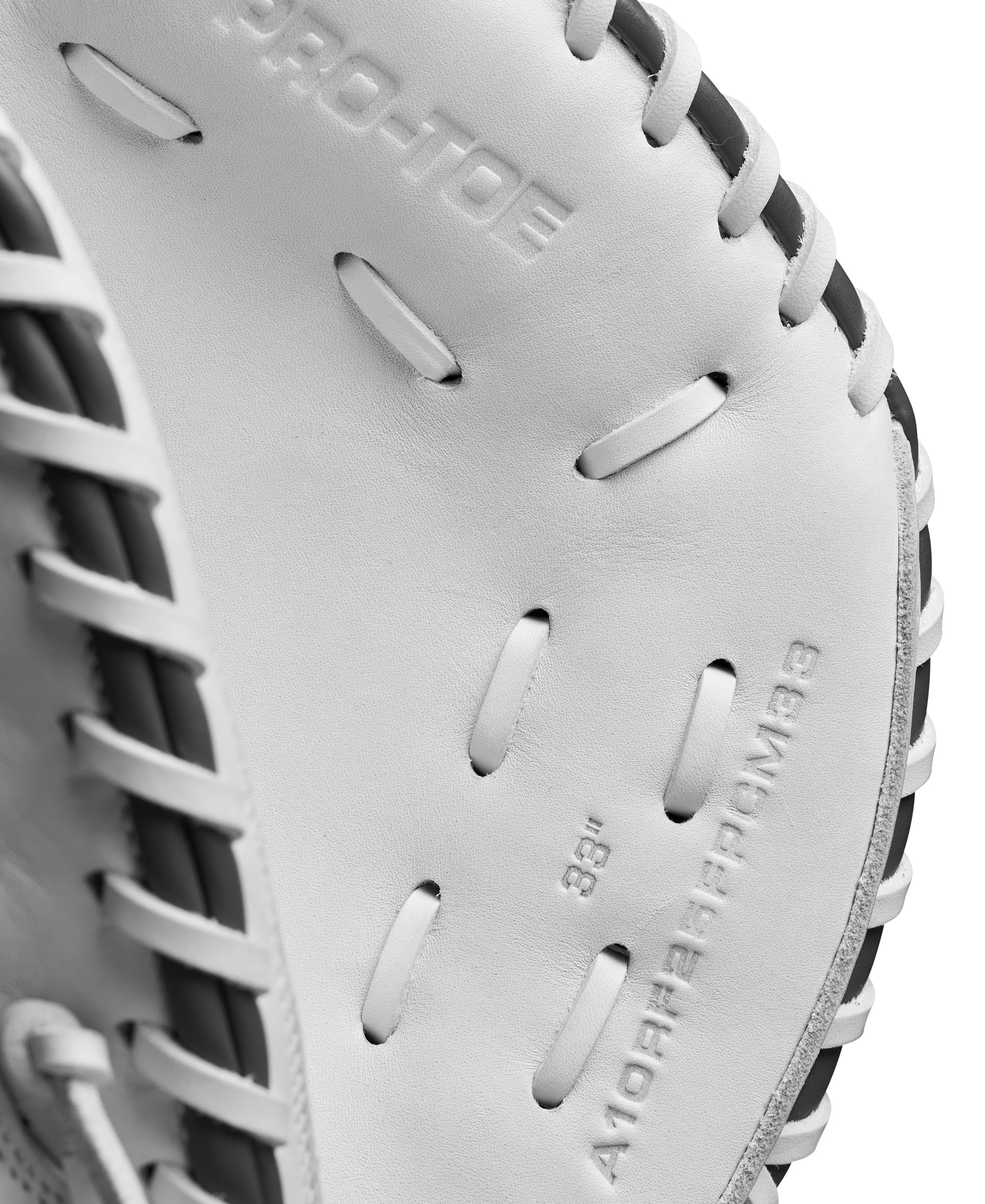Wilson Fall 2024 A1000® CM33 33