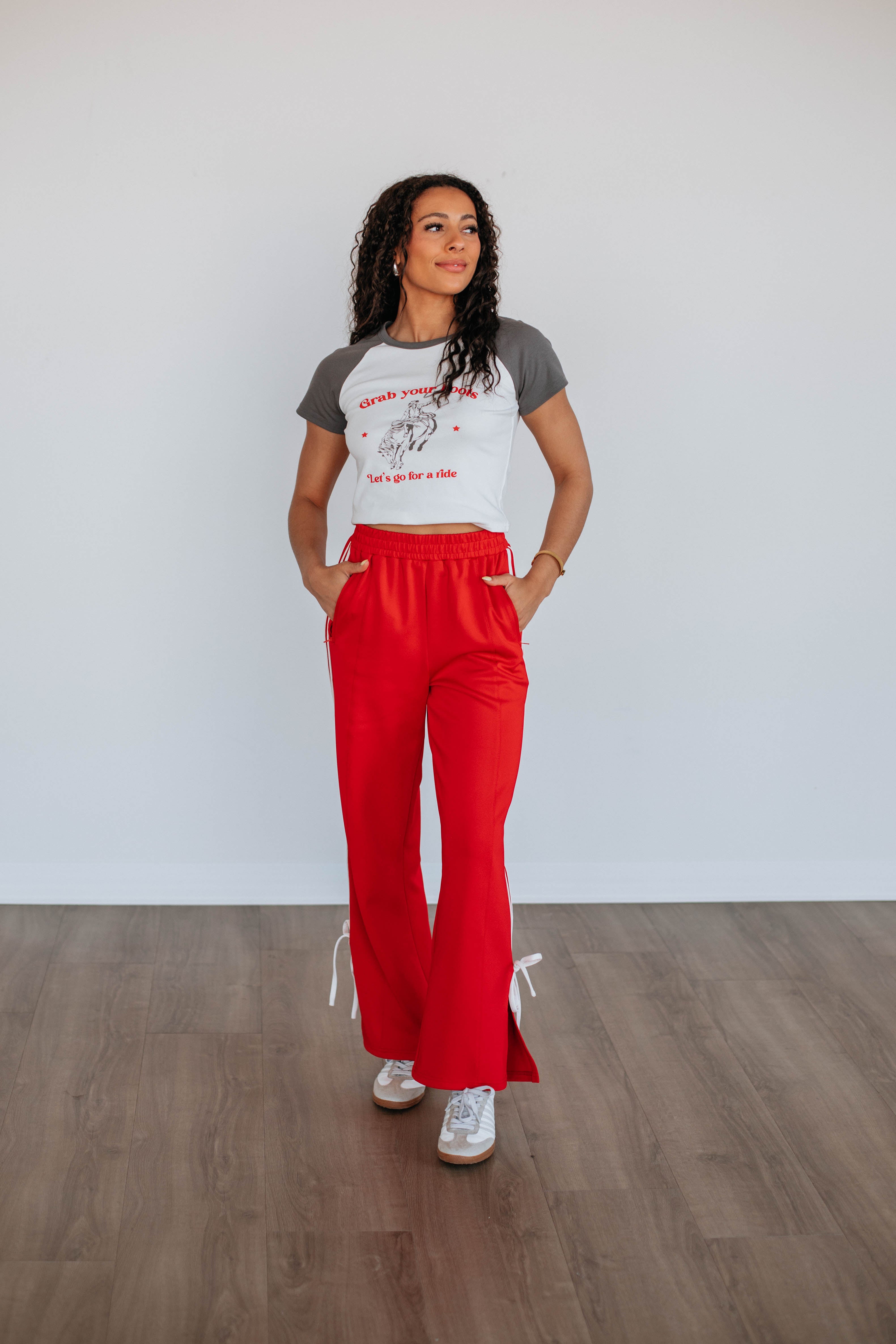 Trendy Graphic Tee with Boots Design - Stylish Casual T-Shirt for Women & Men - Perfect for Streetwear, Outings & Everyday Fashion