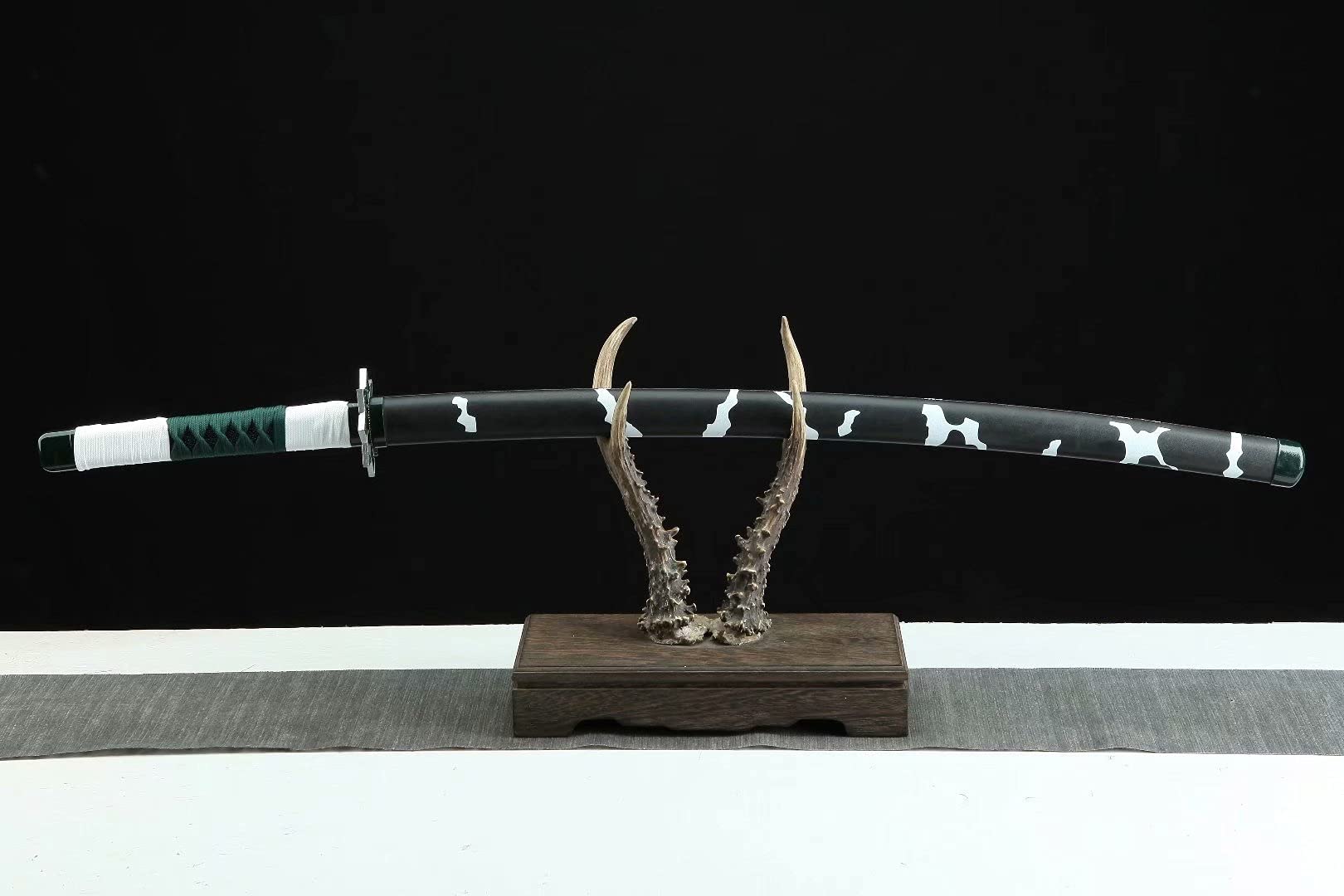 Demon Slayer Sword - Kimetsu no Yaiba Tanjiro Kamado & Shinobu Kochou Cosplay Replica - Carbon Steel Anime Prop for Halloween, Cosplay, and Collectors - Perfect for Anime Fans and Gift Giving