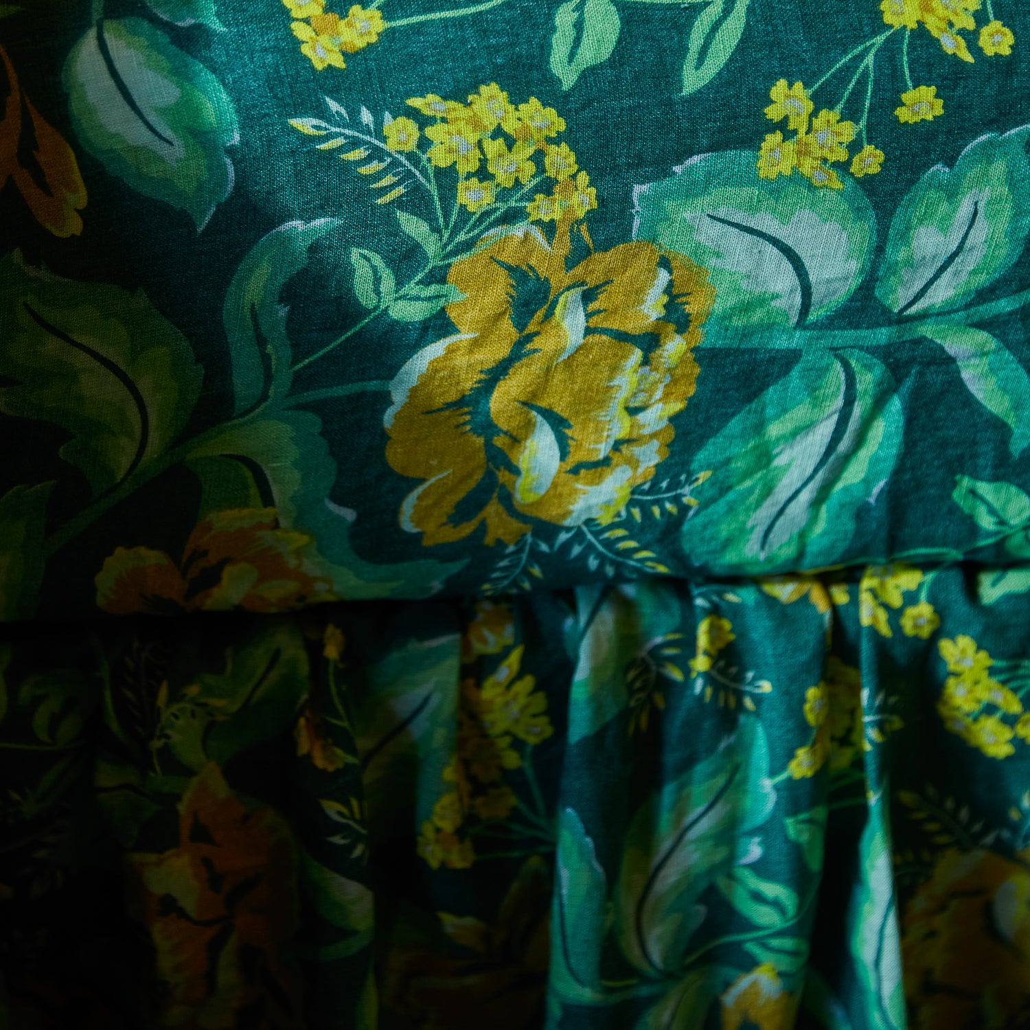 Margot Ruffle Valance - Elegant Forest Green Bed Skirt with Ruffled Trim for Twin, Queen & King Beds - Perfect for Bedroom Decor & Home Styling