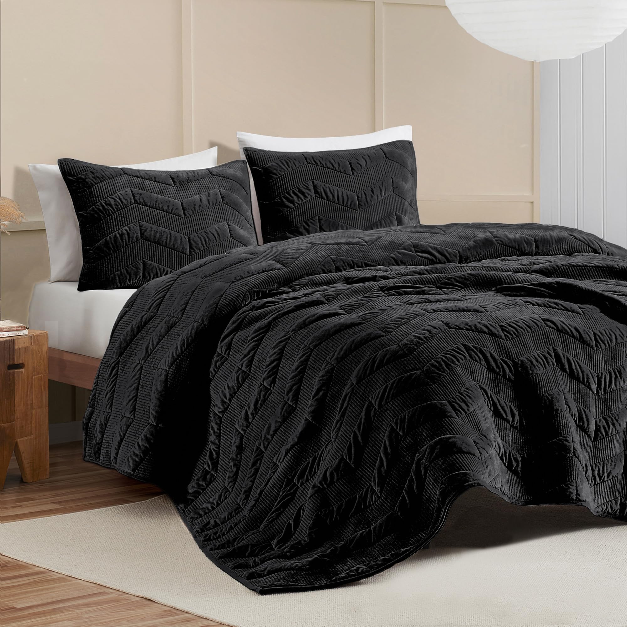 SHALALA Velvet Quilt Set Queen Size - Ultra Soft Luxury Lightweight Summer Comforter Set with Geometric Pattern | Oversized Bedspread Coverlet Includes 2 Shams | All-Season Use for Bedroom Decor (Black, Full/Queen) - Perfect for Guest Rooms, Master Bedrooms & Cozy Home Styling