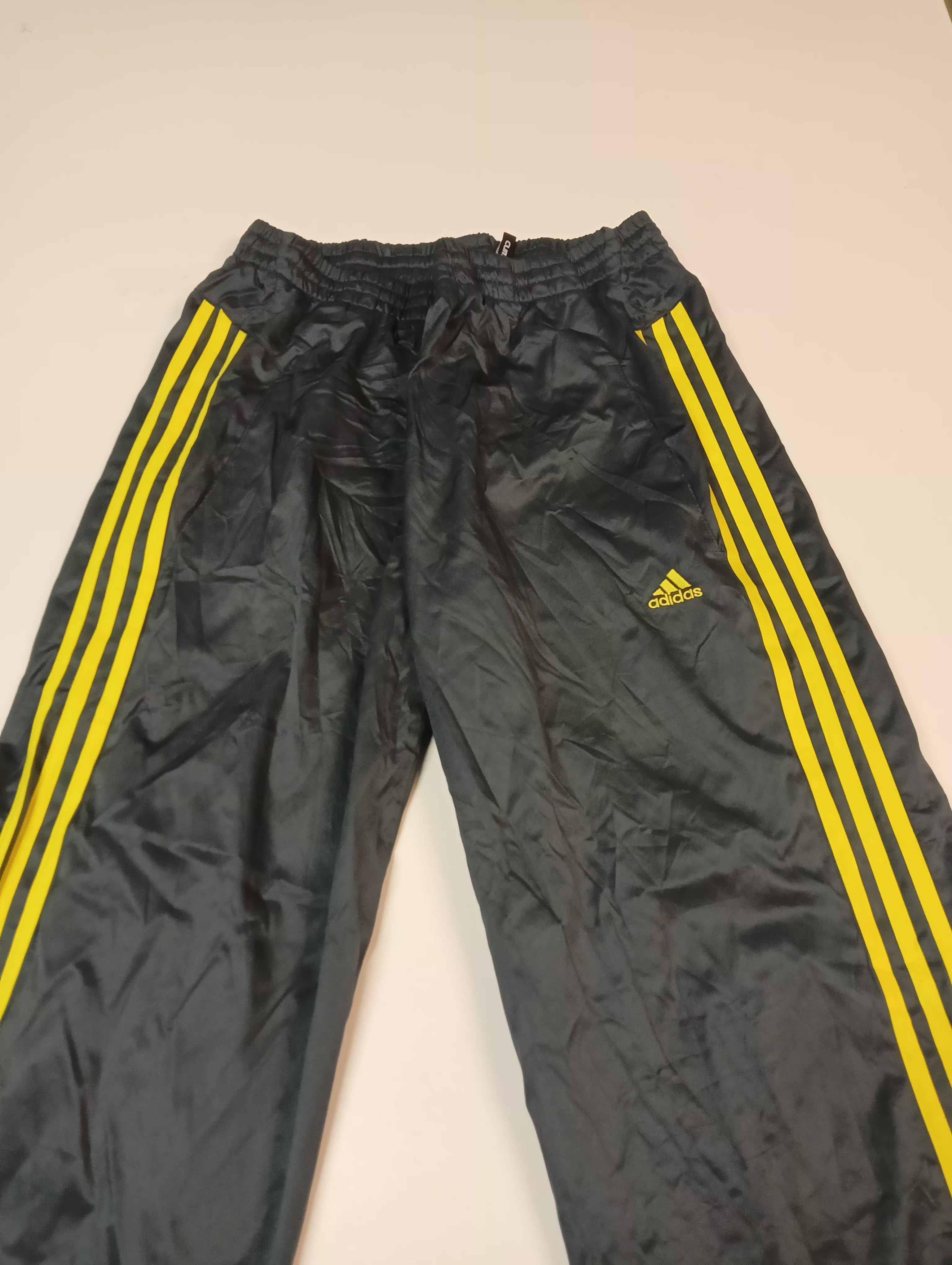 Adidas Vintage Trackpants - Men's Baggy Joggers 1677 | Retro Athletic Pants for Casual Wear, Street Style & Gym Workouts