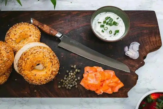Premium Stainless Steel Bread Knife - Sharp Serrated Blade for Slicing Bread, Cake & Pastries - Perfect for Home Baking, Restaurants & Bakeries