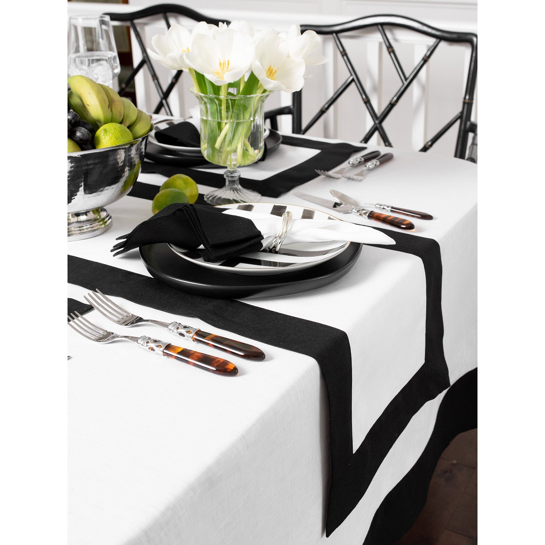 Stylish Contempo Table Runner for Dining & Decor - Elegant Home Tablecloth for Parties, Weddings & Holidays
