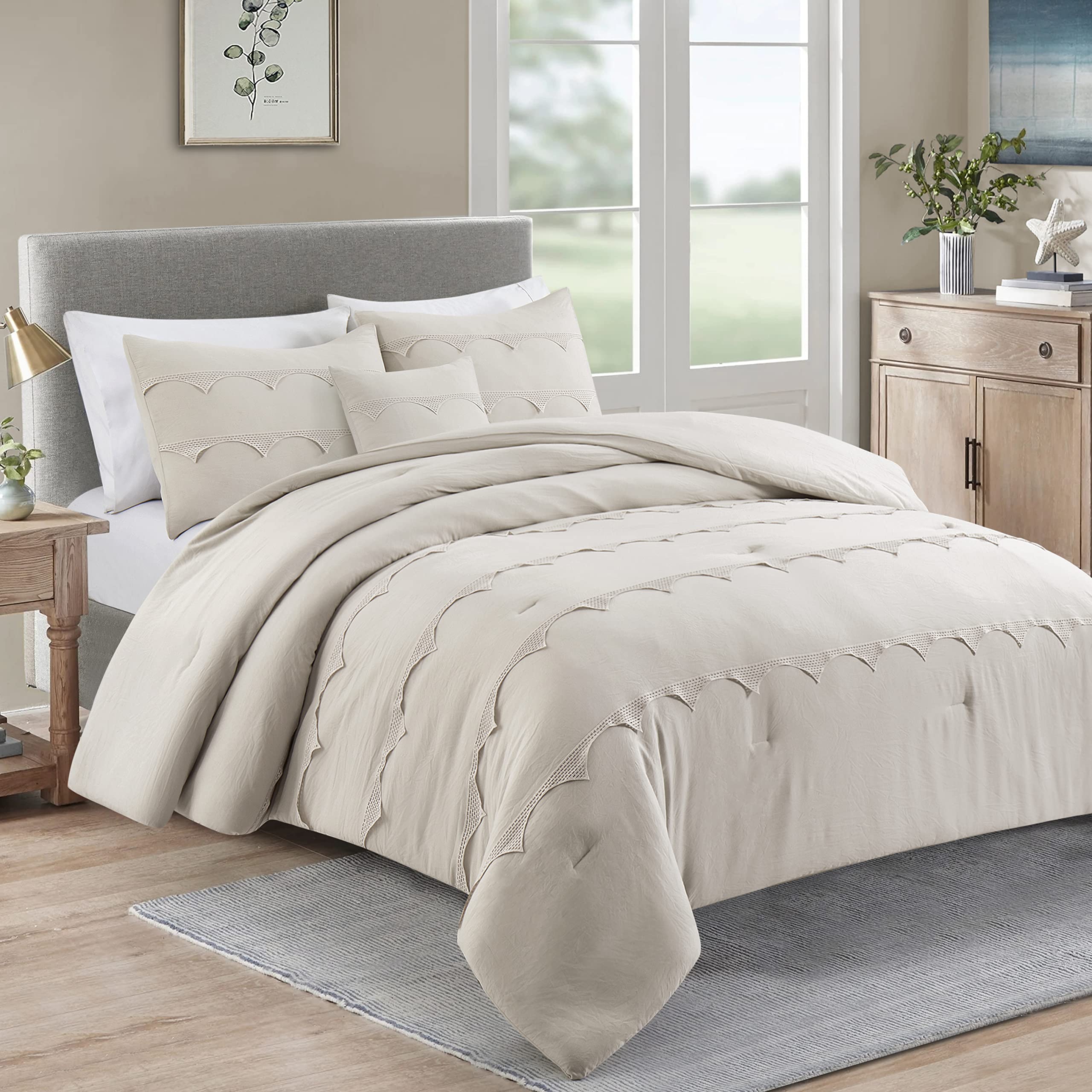 Farmhouse Style 4-Piece Queen Size Comforter Set with Tassel Fringe - Boho Chic Bedding Includes Comforter & Pillow Shams - Soft & Cozy Bedroom Decor for Master Bedroom, Guest Room or Dorm