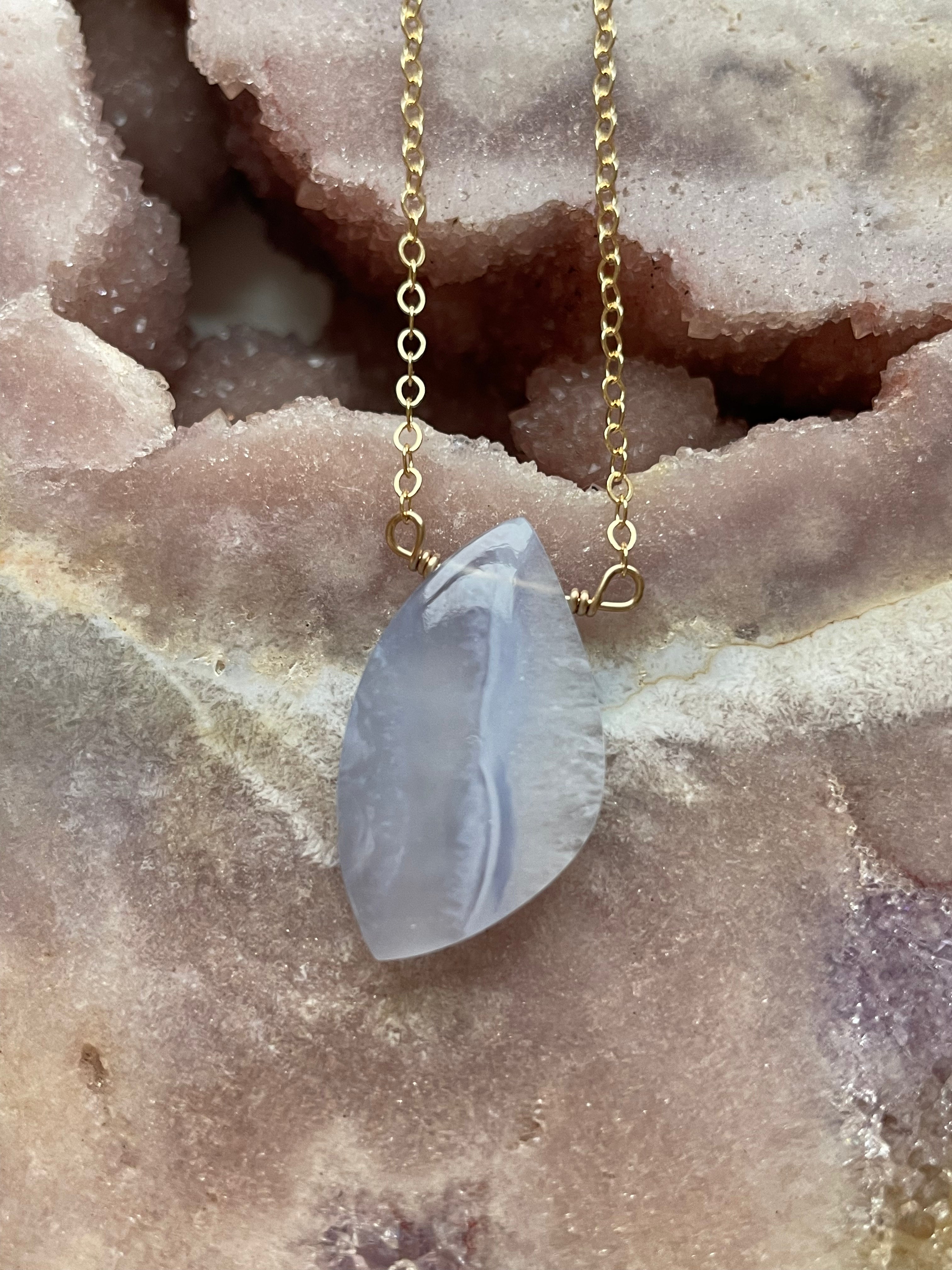 Blue Lace Agate Necklace for Women – Healing Crystal Jewelry for Stress Relief, Spiritual Balance & Elegant Style – Perfect for Meditation, Yoga & Everyday Wear