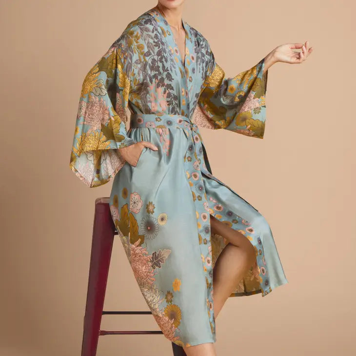 Elegant Floral Kimono Gown with Ice Trailing Wisteria Design - Women's Japanese Style Robe for Parties, Weddings & Special Occasions