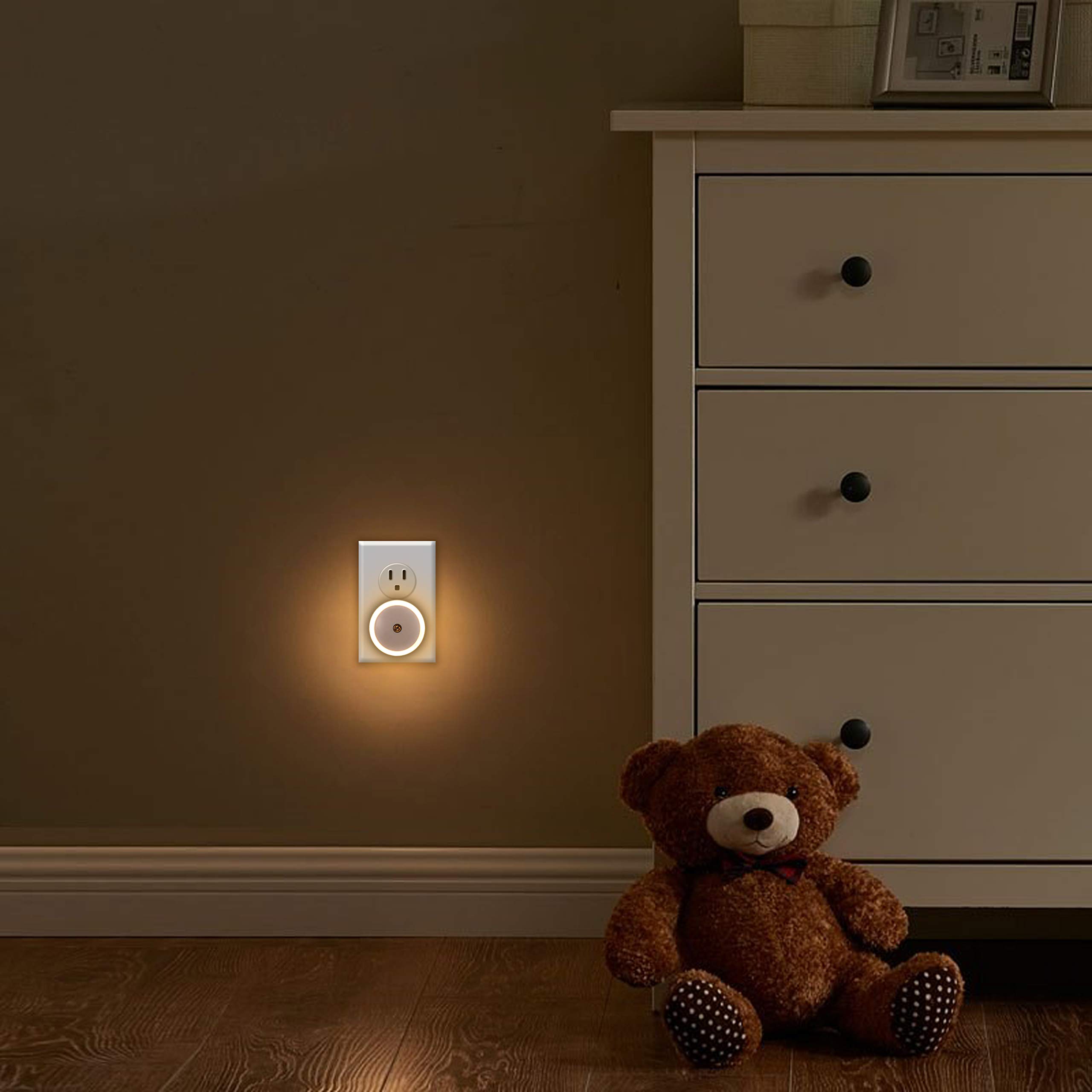 4 Pack LED Night Light Plug in with Dusk to Dawn Sensor - Energy Efficient Night Light for Bathroom, Bedroom, Kitchen & Hallway - Perfect for Safe Nighttime Navigation and Soft Ambient Lighting