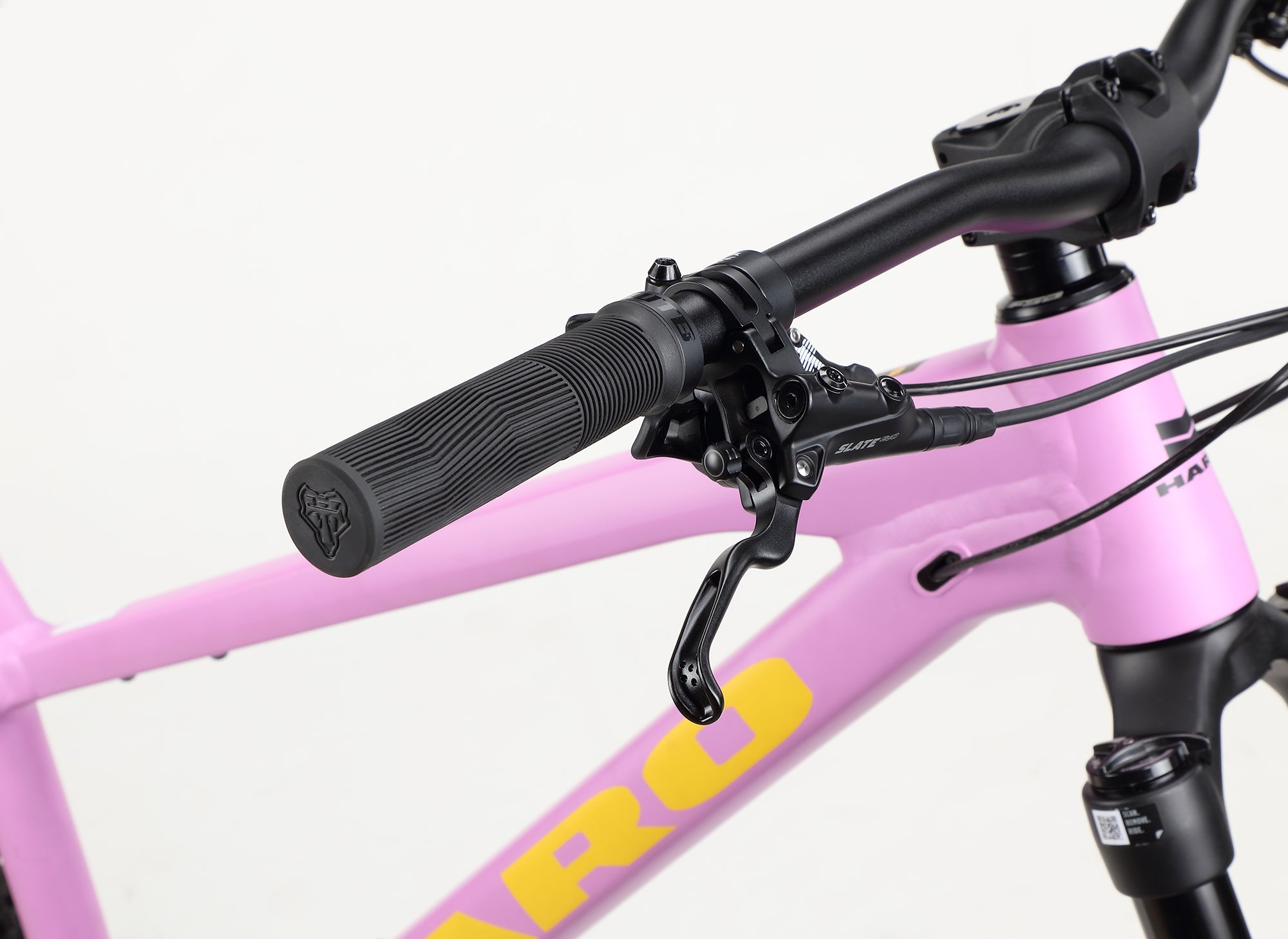 Open Box Haro Saguaro 2 Hardcore Hardtail Mountain Bike - Perfect for Trail Riding & Off-Road Adventures