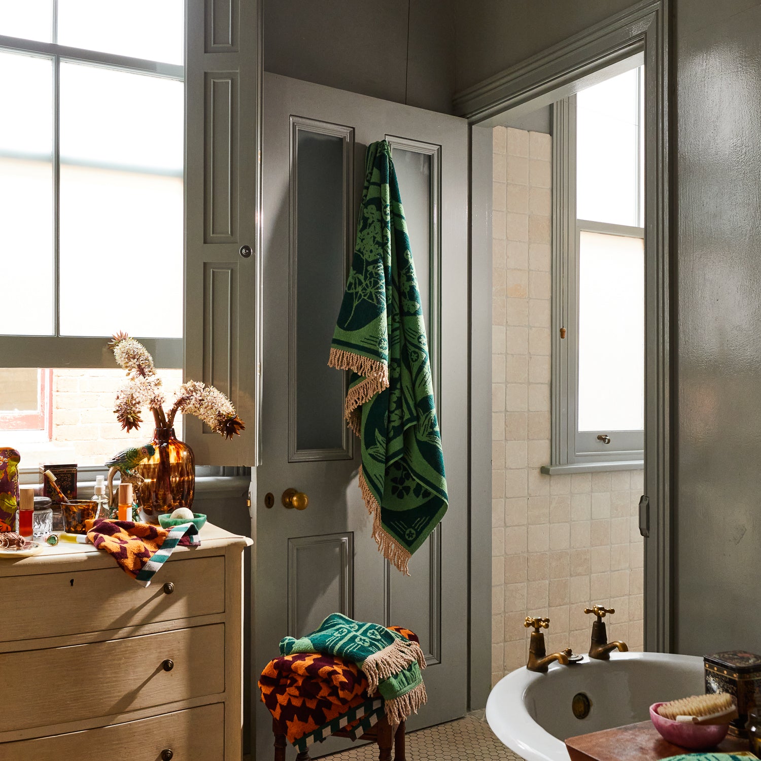 Gigi Bath Sheet - Super Soft & Absorbent Emerald Green Bath Towel for Spa, Pool & Beach - Luxury Bathroom & Home Essentials