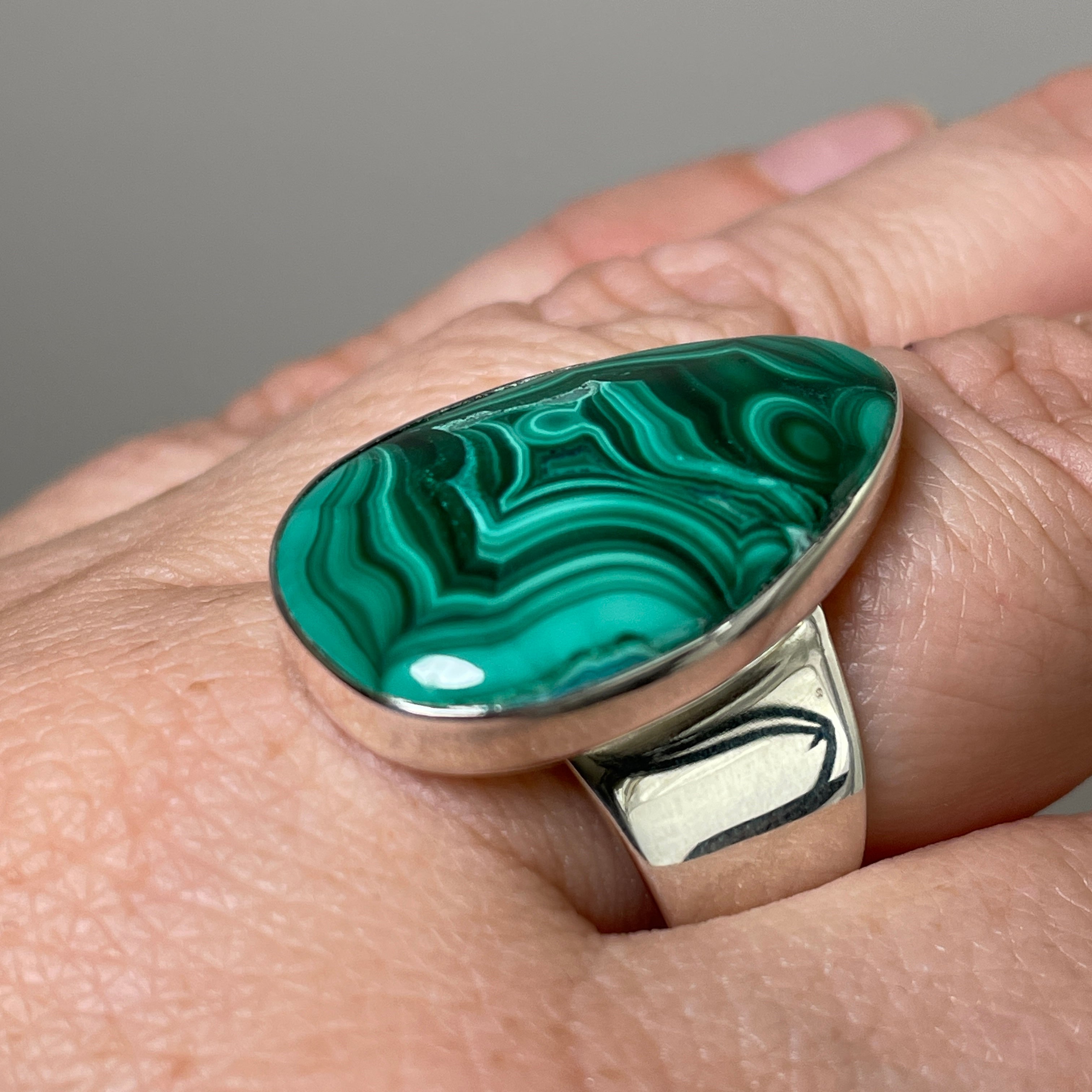 Natural Malachite Teardrop Cabochon Ring - Size 8 Green Stone Jewelry KRGJ3367 | Handmade Boho Chic Accessory for Women, Gift for Her, Wedding, Party & Everyday Wear