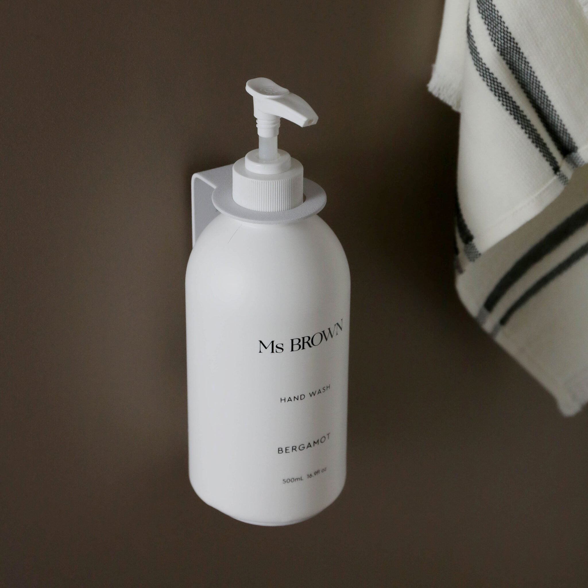 DESIGNSTUFF White Single Soap Dispenser Holder - Modern Bathroom & Kitchen Countertop Organizer for Liquid Soap Bottles