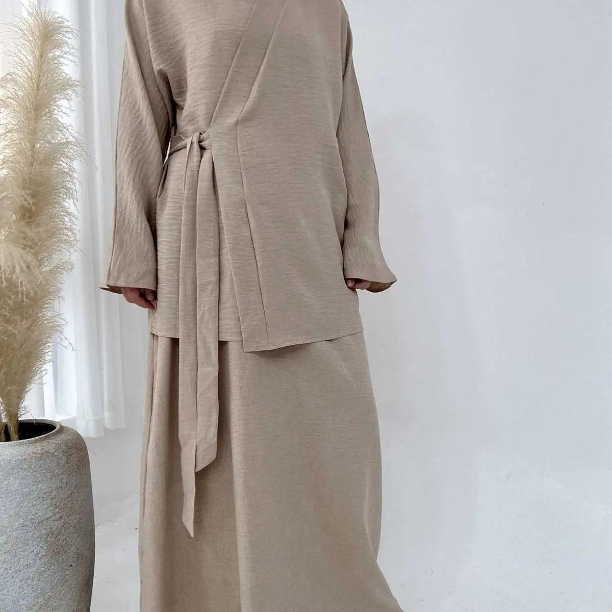 Elegant Muslim Women's Wrinkle-Free 2-Piece Skirt Suit Set with Modest Top & Flowy Skirt - Perfect for Prayer, Work & Special Occasions