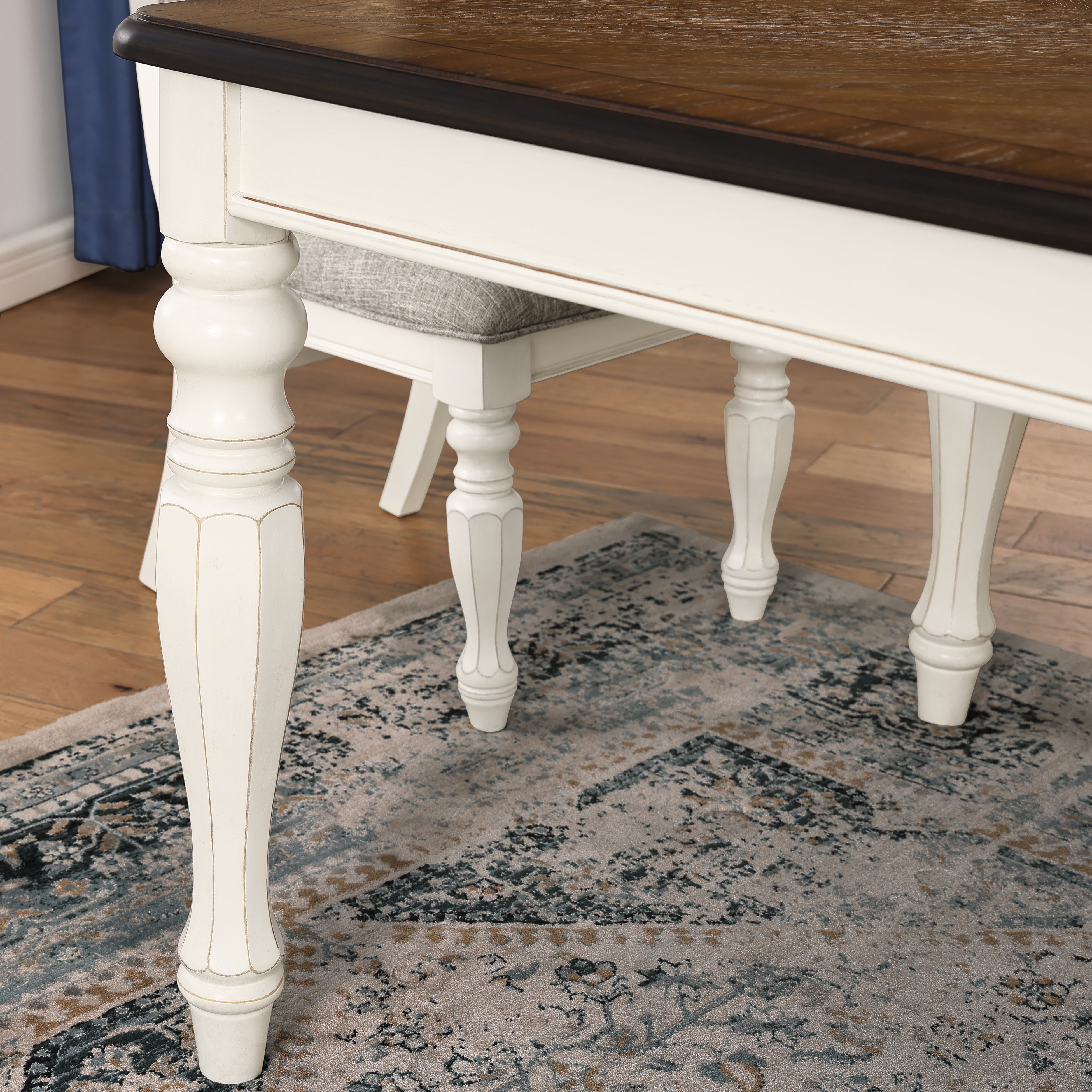 Roundhill Furniture Belleza French Country Dining Table - Antique White & Weathered Oak Finish | Farmhouse Style Kitchen Table for Dining Room & Breakfast Nook
