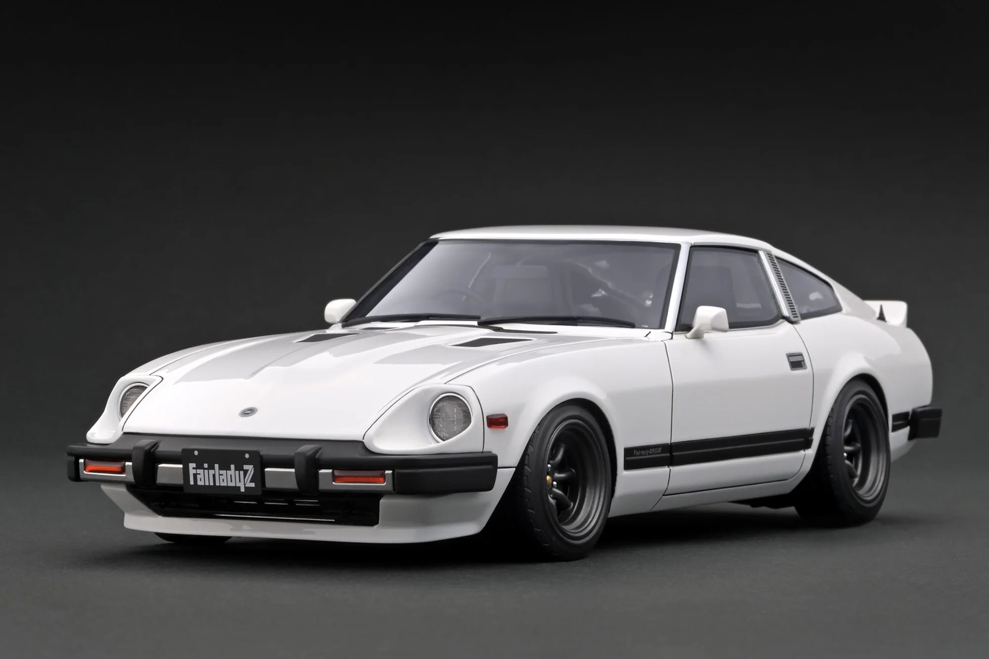 1:18 Scale Nissan Fairlady Z (S130) White Diecast Model Car - Collectible Sports Car for Display, Gift, and Racing Enthusiasts
