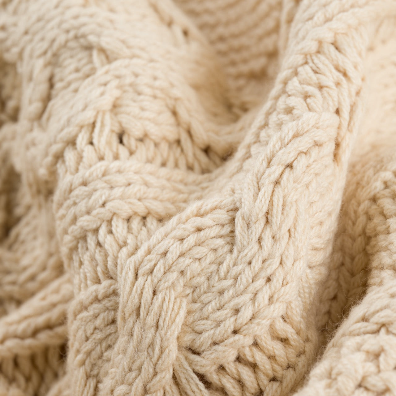 Premium Cable Knit Sweater for Women & Men - Cozy Winter Pullover Gift Souvenir - Perfect for Holidays, Travel & Casual Outings