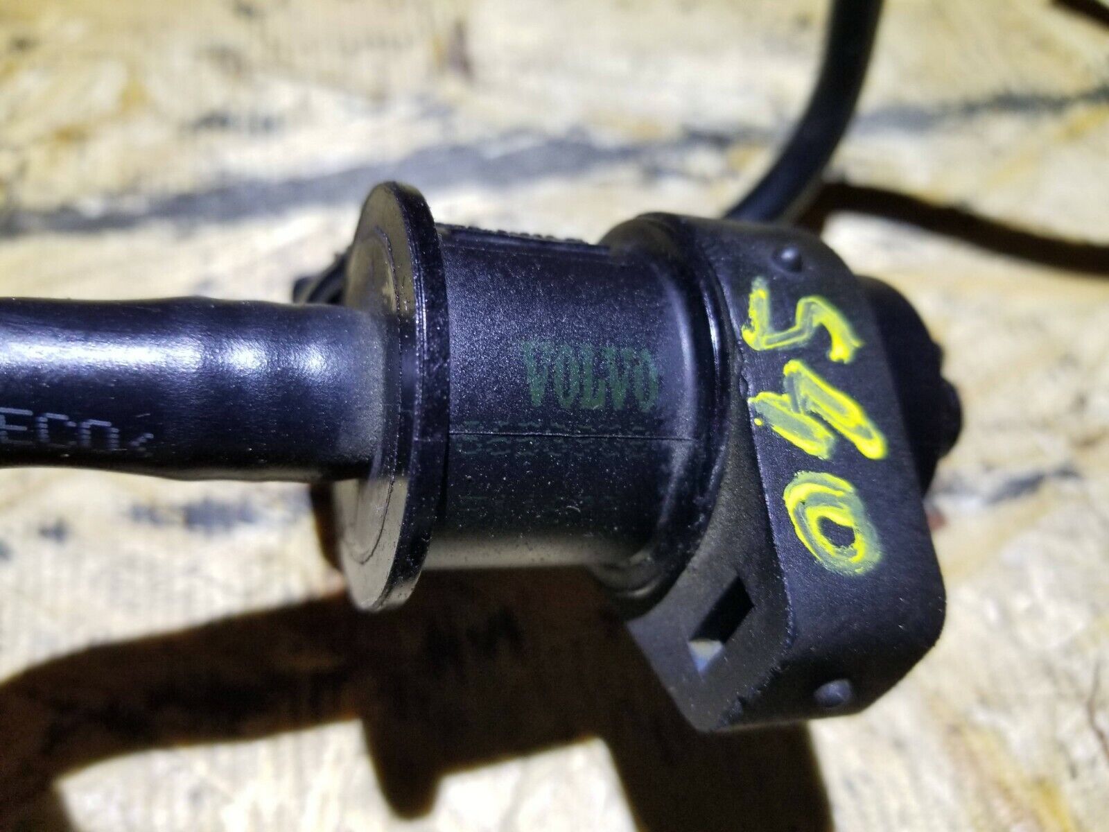 05-09 Volvo S40 2.4L Vacuum Valve OEM Replacement Part - Compatible with 2005-2009 Volvo S40 Models for Engine Performance & Maintenance