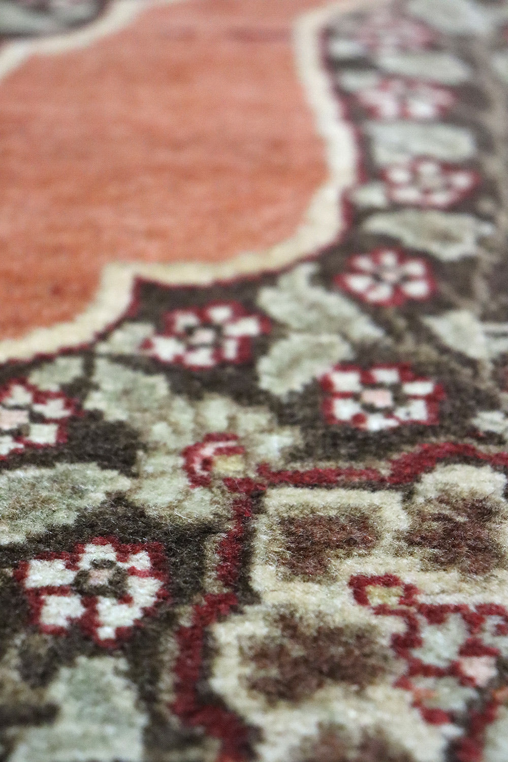 Antique Haji Jalili Tabriz Handwoven Traditional Persian Rug - J65770 - Perfect for Living Room, Bedroom & Home Decor